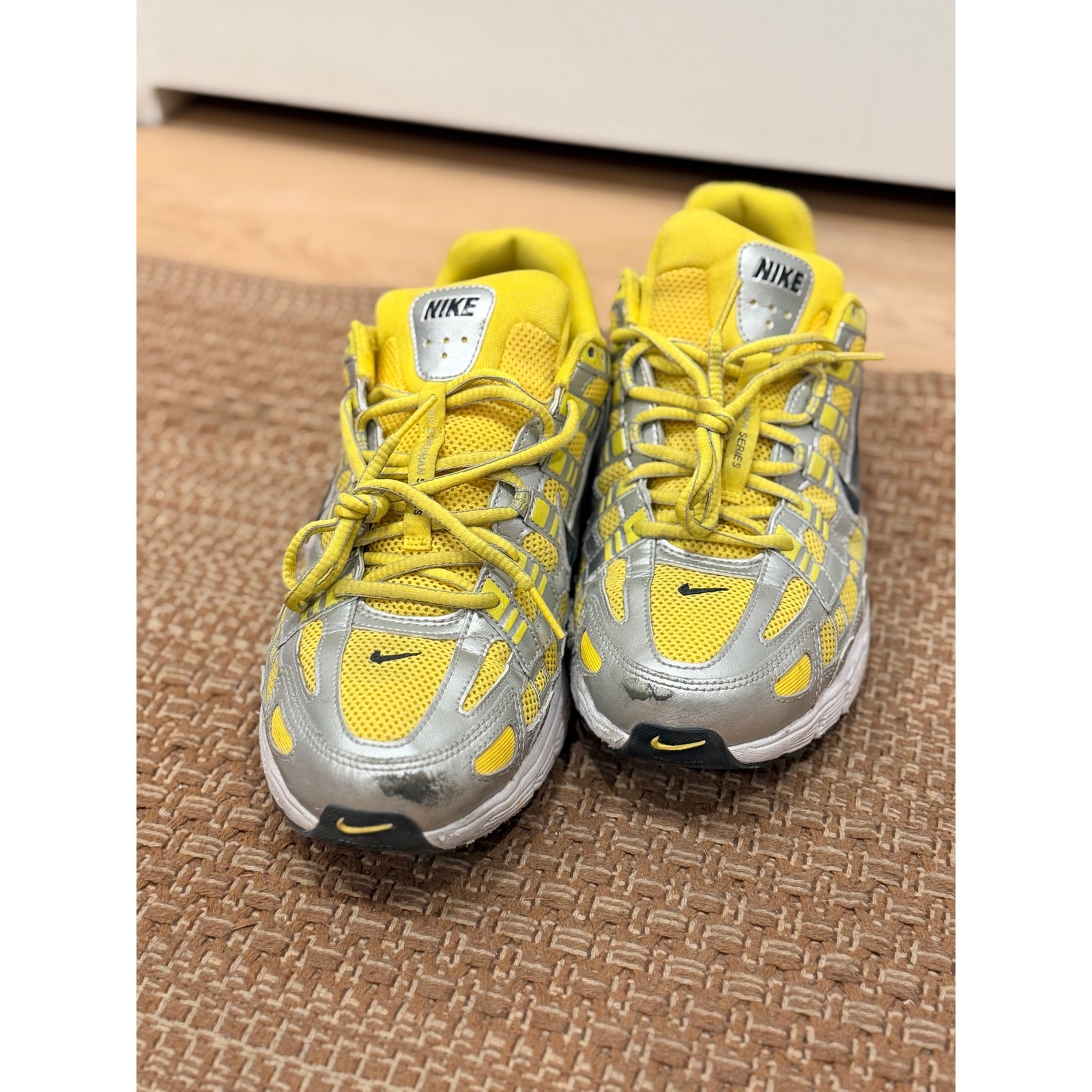 Nike P-6000 Lightning Metallic Silver Men’s Sneakers Size 11.5 Nike P-6000 Lightning Metallic Silver Men’s Sneakers Size 11.5