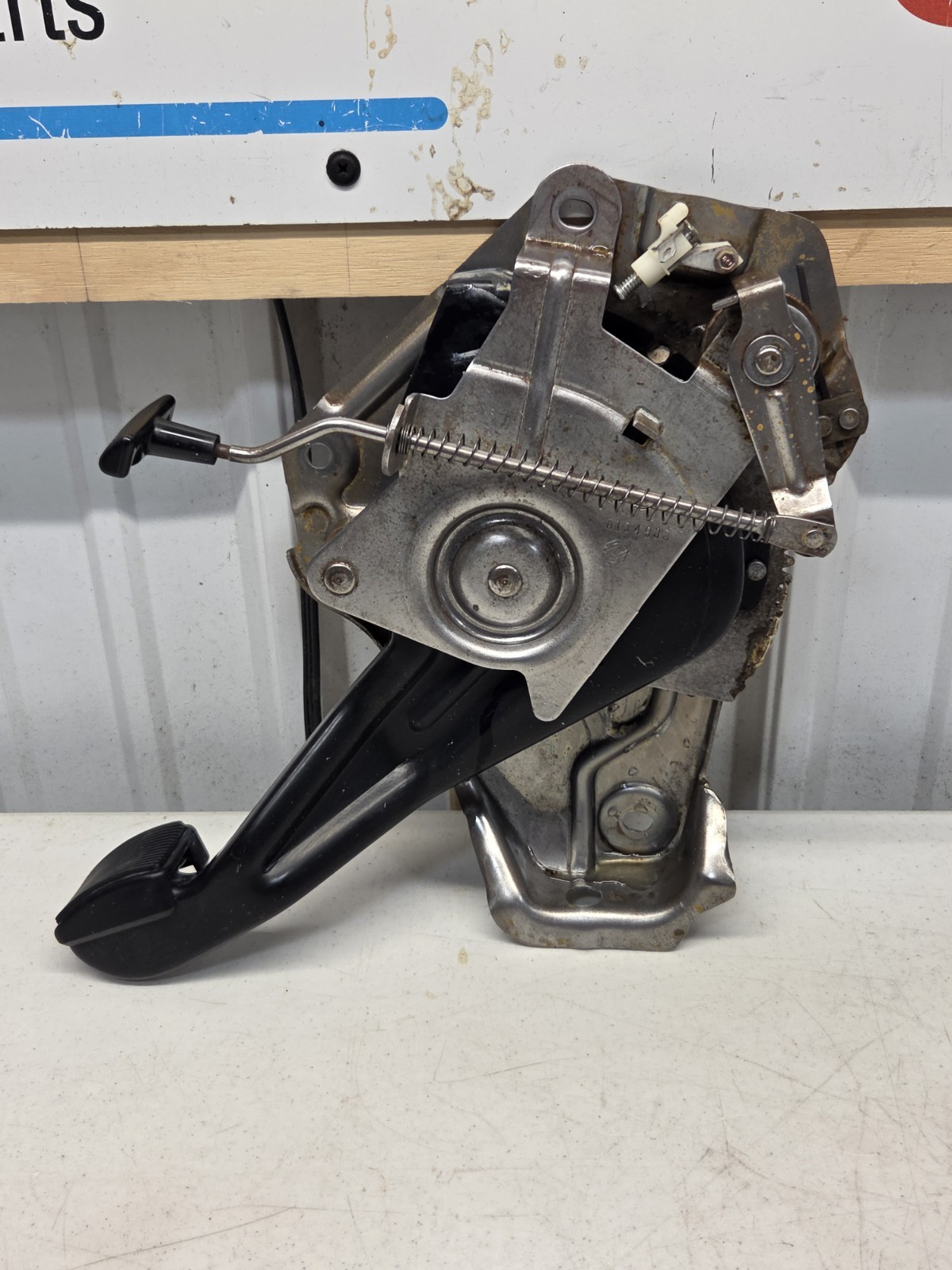 92-96 Ford F150 F250 F350 Bronco Emergency Parking E Brake Pedal Assembly NICE 92-96 Ford F150 F250 F350 Bronco Emergency Parking E Brake Pedal Assembly NICE
