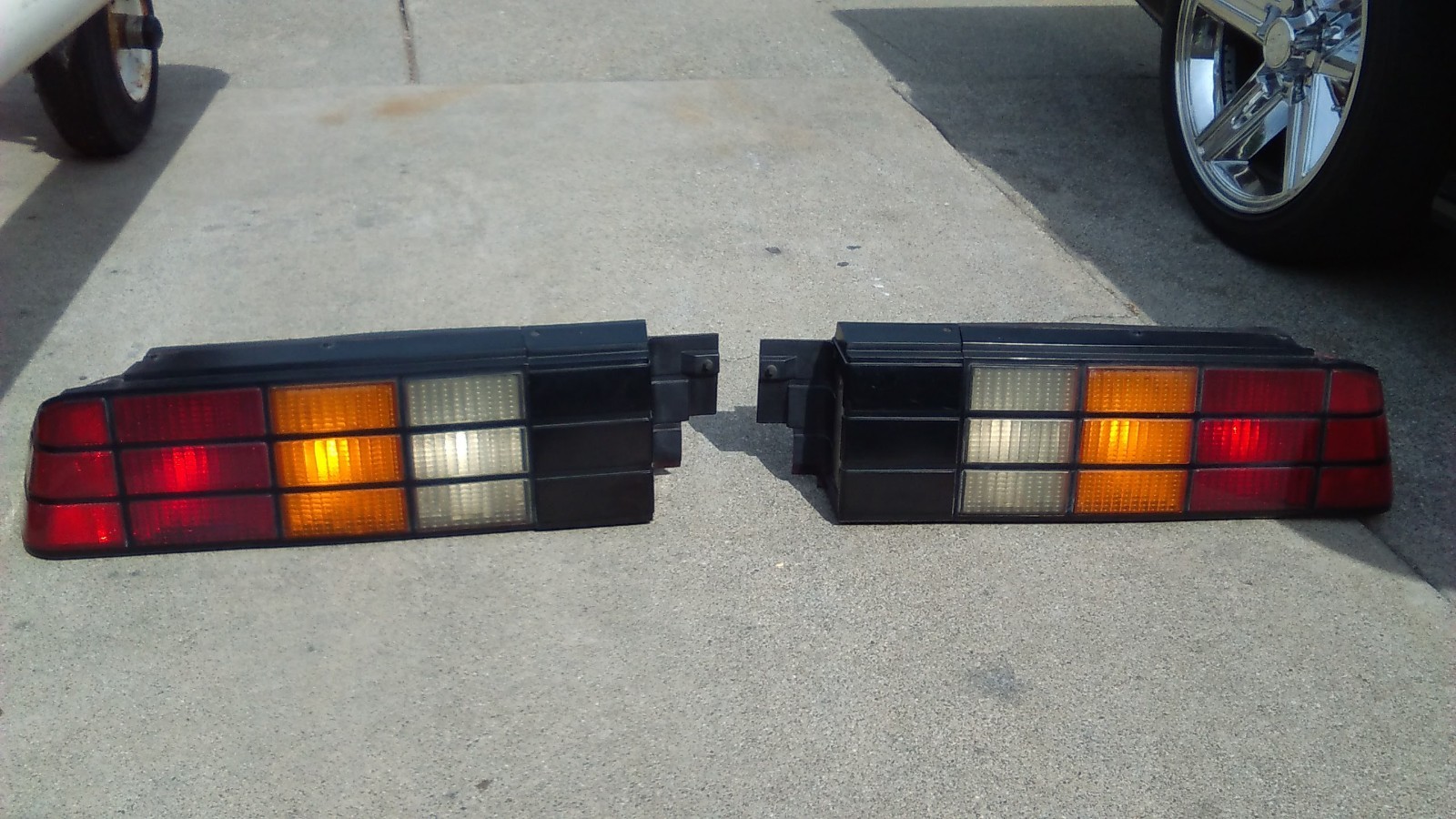 1982-92 Z28 CAMARO IROC OEM GRID STYLE TAIL LIGHTS SET GM LEFT RIGHT PAIR SET 1982-92 Z28 CAMARO IROC OEM GRID STYLE TAIL LIGHTS SET GM LEFT RIGHT PAIR SET