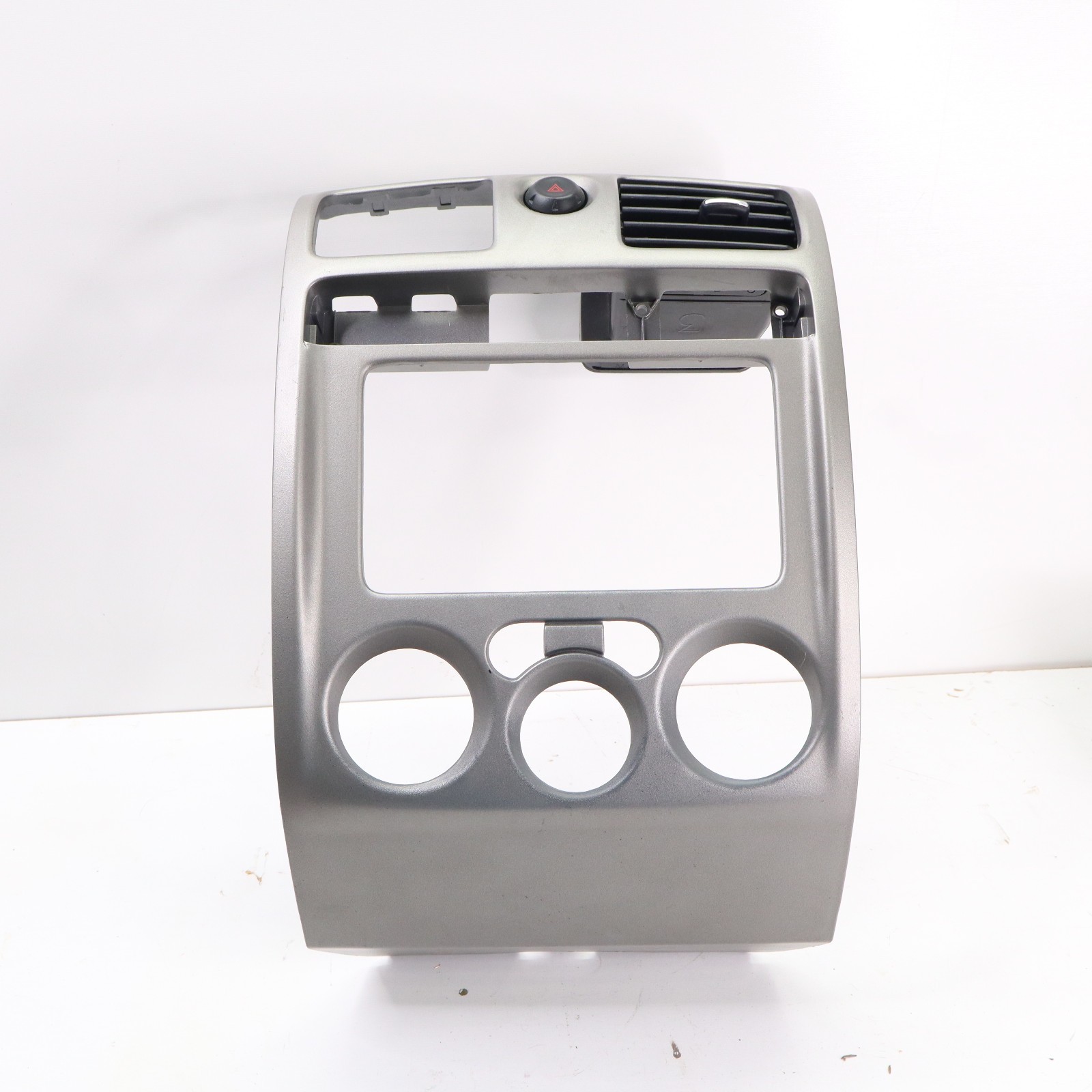 2004-2012 Chevy Colorado Canyon Radio Bezel Center Dash Trim w/ VENTS NICE