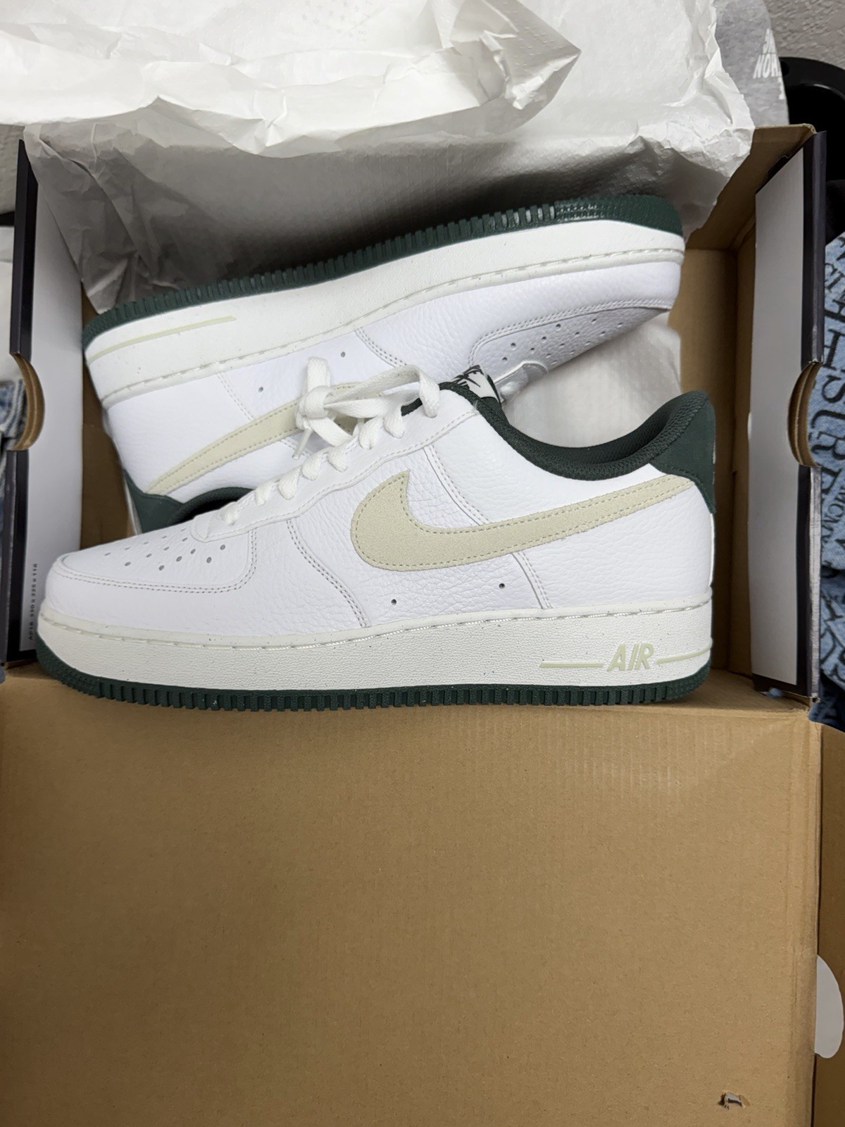 Nike Air Force 1 Men’s Low Top Lace-Up Leather White/Green/Beige US 9 New Nike Air Force 1 Men’s Low Top Lace-Up Leather White/Green/Beige US 9 New