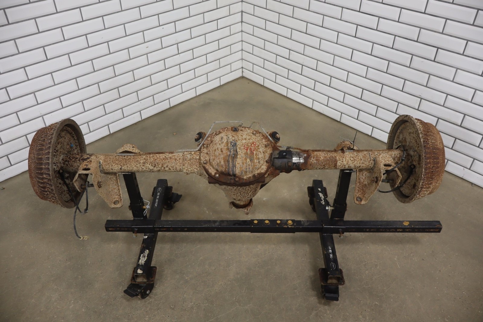 1993-1996 Cadillac Fleetwood Rear Axle Assembly 3.08