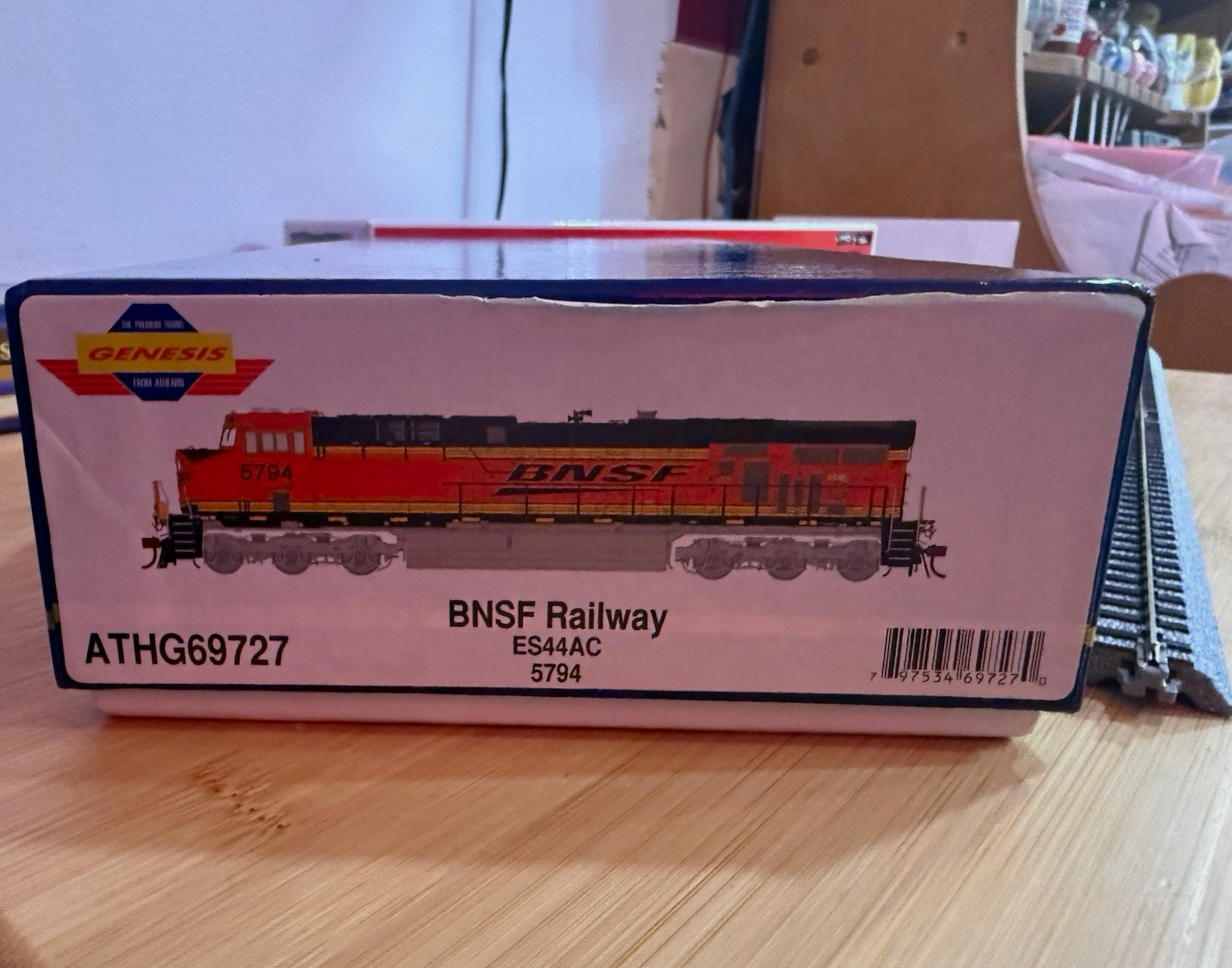 Athearn Genesis HO GE ES44AC Diesel Locomotive BNSF #5794 ATHG69727