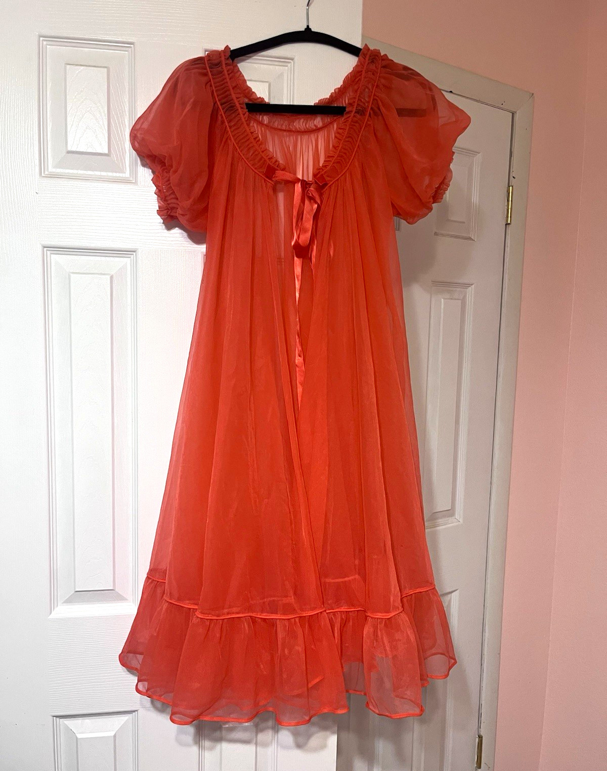 Vtg 1960s Lepsheen Coral Nylon Chiffon Peignoir Robe Puff Sleeve Ruffle Sz 32 S