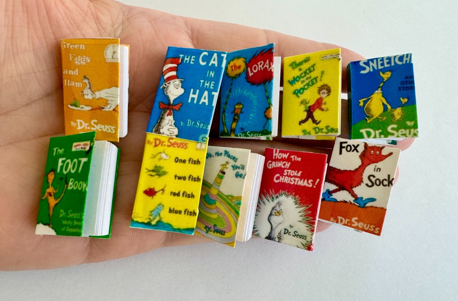 10 pcs set 1:12 Miniature Dr. Seuss children's Books Set Dollhouse Miniature 10 pcs set 1:12 Miniature Dr. Seuss children's Books Set Dollhouse Miniature