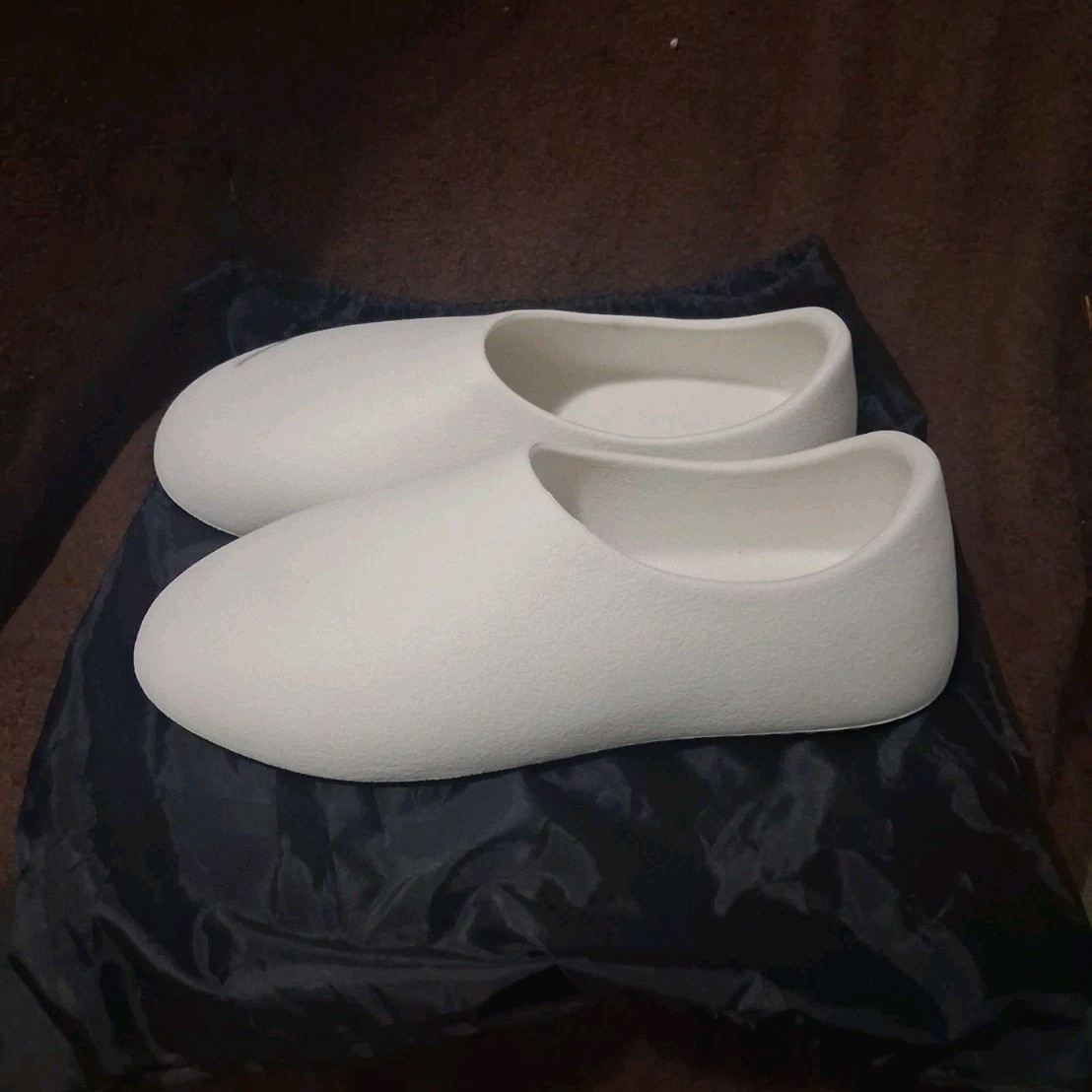 yeezy sl-01 white Size 9 yeezy sl-01 white Size 9
