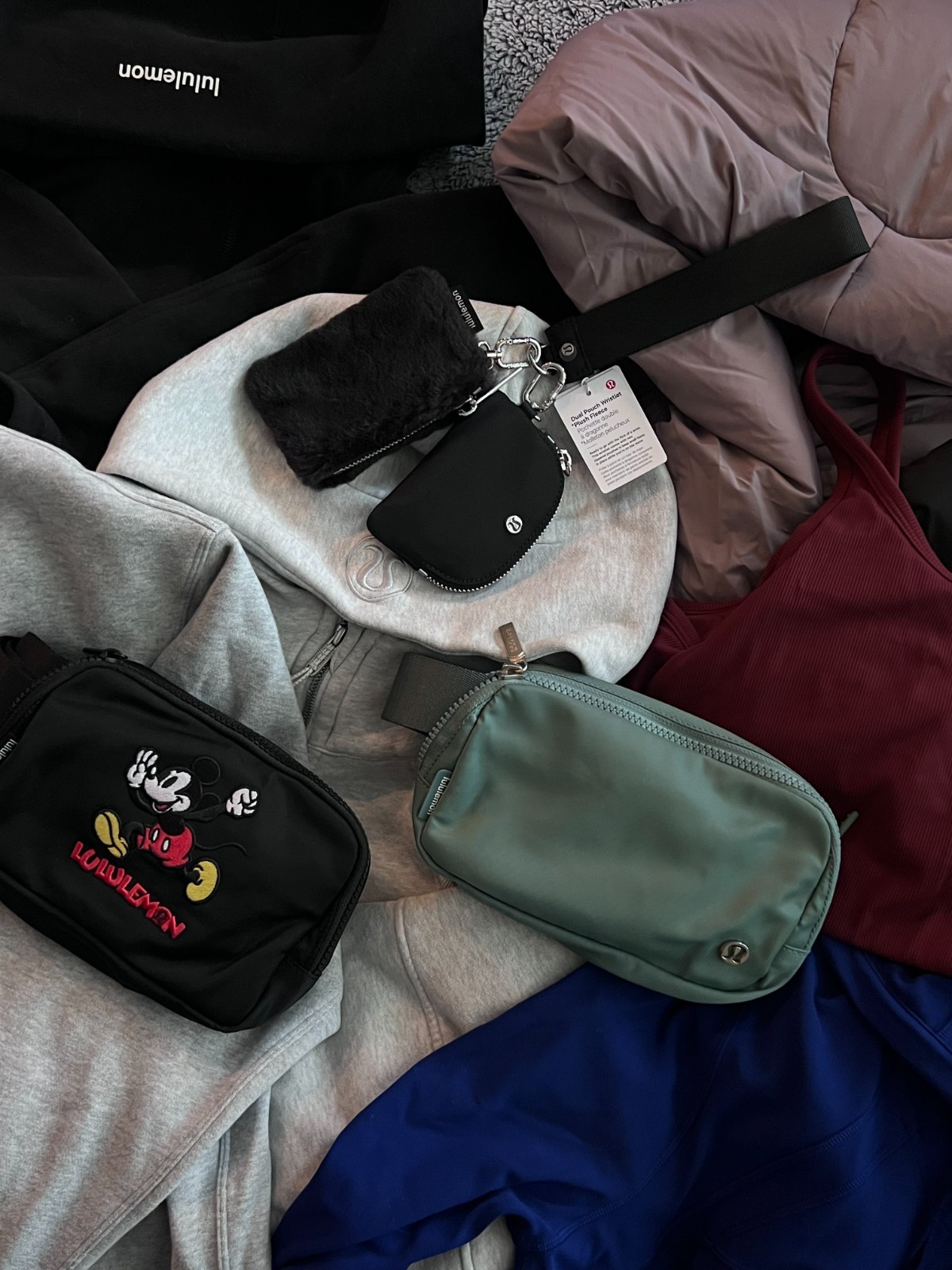 HUGE lululemon bundle - 28 pieces - Jackets, Pants and accessories
