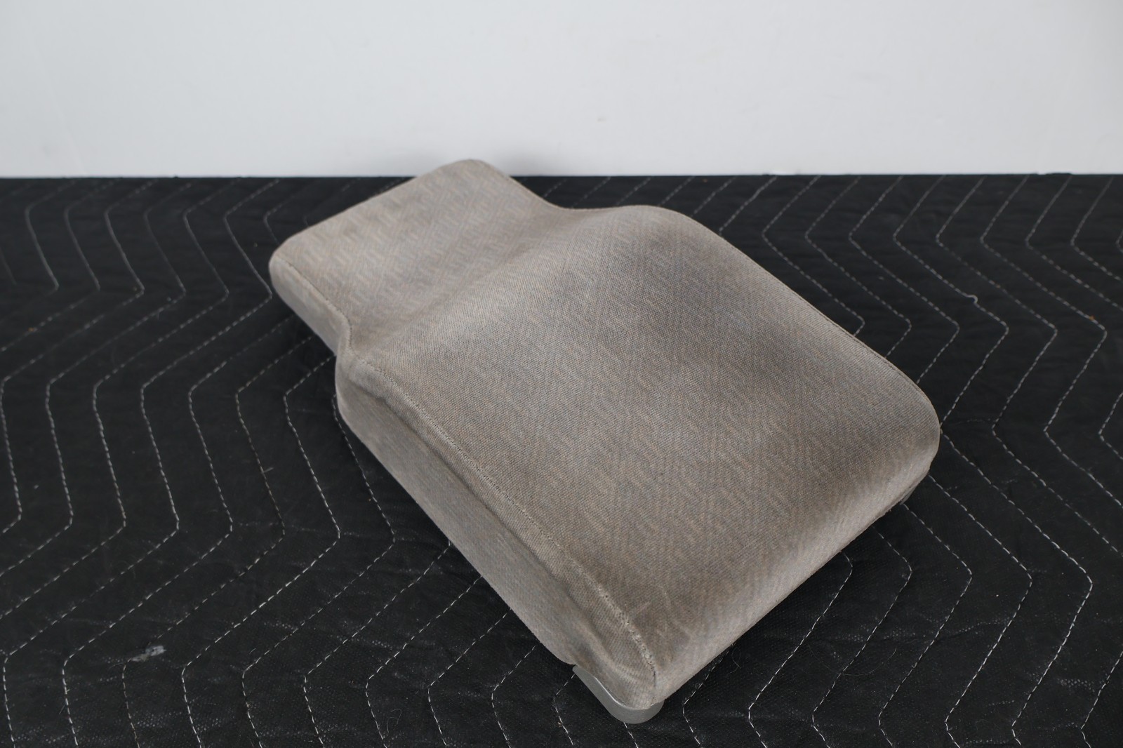 2000-05 Buick LeSabre Center Console Lid Armrest Cloth 13-13.5\ 2000-05 Buick LeSabre Center Console Lid Armrest Cloth 13-13.5\