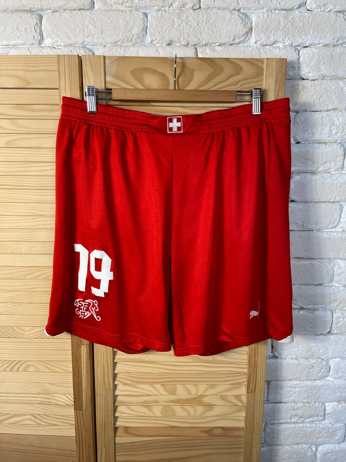 SWITZERLAND #19 HOME FOOTBALL SOCCER SHORTS RED PUMA MENS sz L