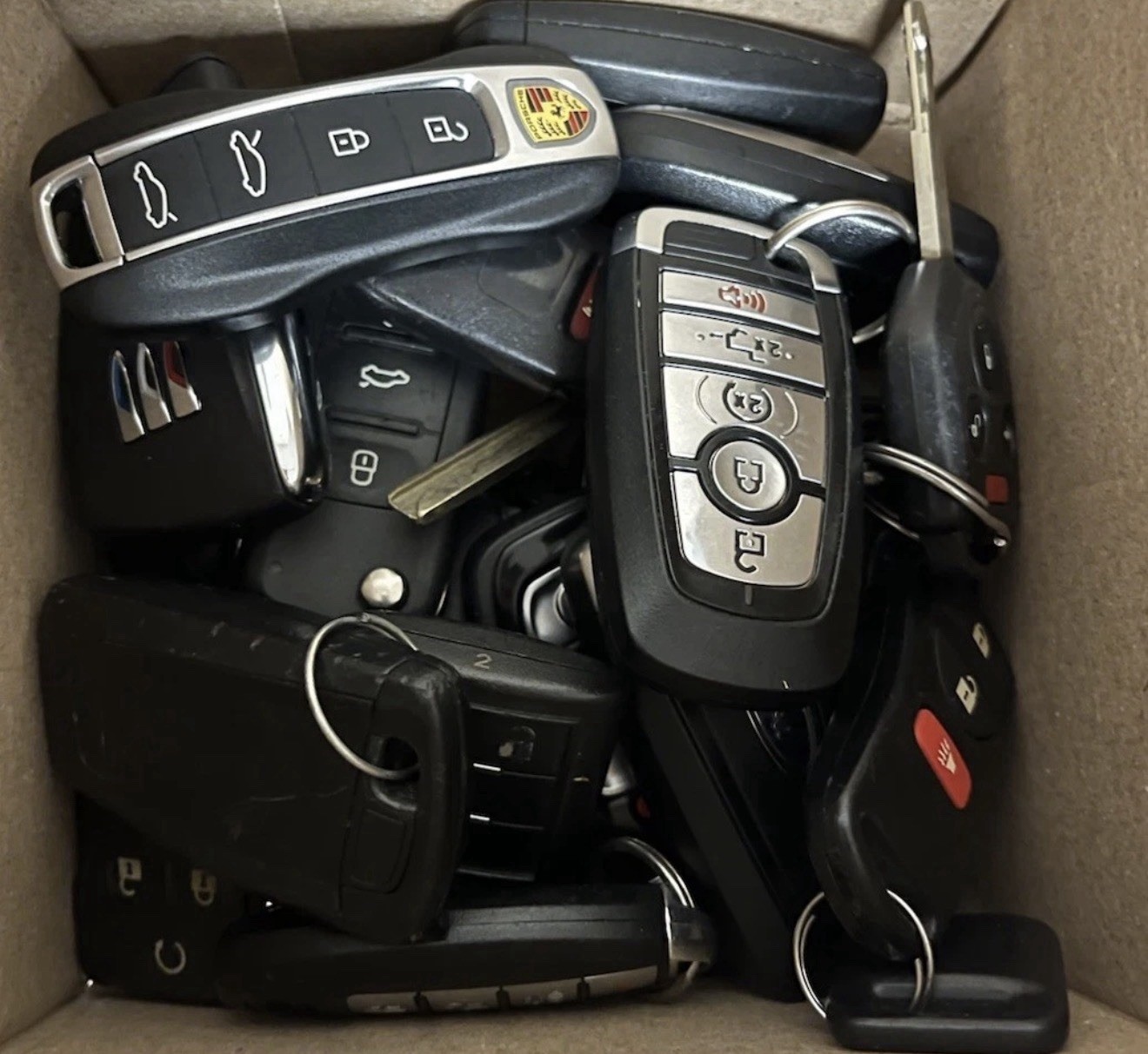 LOT OF 20 RANDOM OEM KEY FOBS PORSCHE AUDI FORD VW ETC. LOT OF 20 RANDOM OEM KEY FOBS PORSCHE AUDI FORD VW ETC.