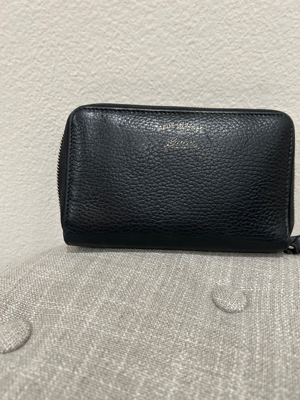 Gucci Wallet, Swing Black Pebble Leather Zip Around Wallet. Gucci Wallet, Swing Black Pebble Leather Zip Around Wallet.