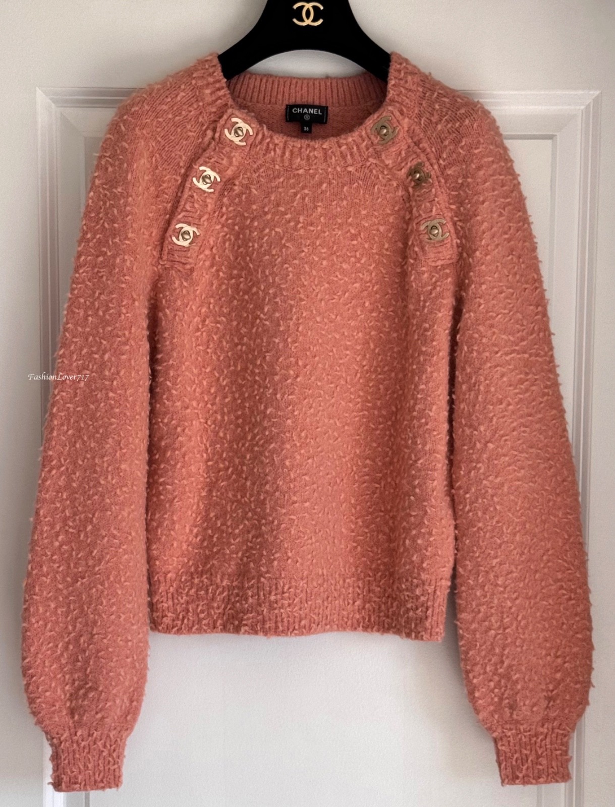 NEW 21B CHANEL LIGHT ORANGE GOLD CC LOGO TURNLOCK BUTTONS ALPACA SWEATER 36 NEW 21B CHANEL LIGHT ORANGE GOLD CC LOGO TURNLOCK BUTTONS ALPACA SWEATER 36