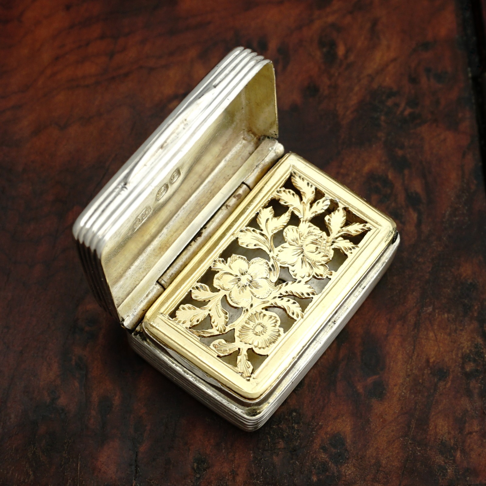 Antique Victorian Sterling Silver Vinaigrette, Thomas Edwards, London 1839 Antique Victorian Sterling Silver Vinaigrette, Thomas Edwards, London 1839