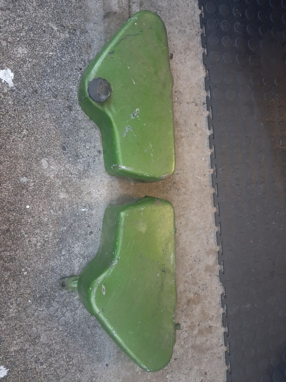 1966 Honda CL160 Scrambler H20684)  side covers