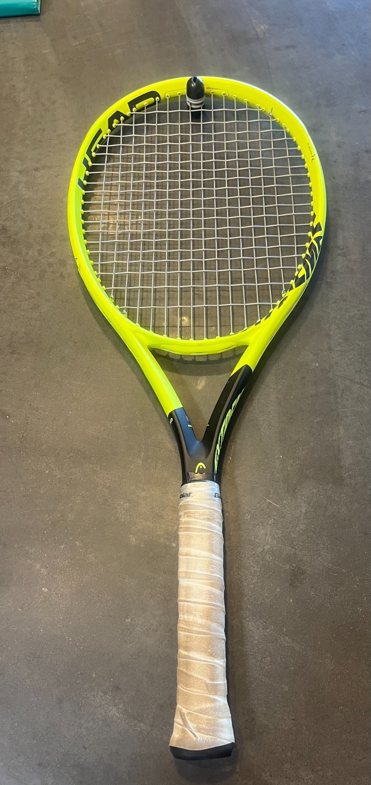 HEAD Graphene 360 Extreme MP Tennis Racquet | 4 1/4 Grip (L2) | Very Good HEAD Graphene 360 Extreme MP Tennis Racquet | 4 1/4 Grip (L2) | Very Good