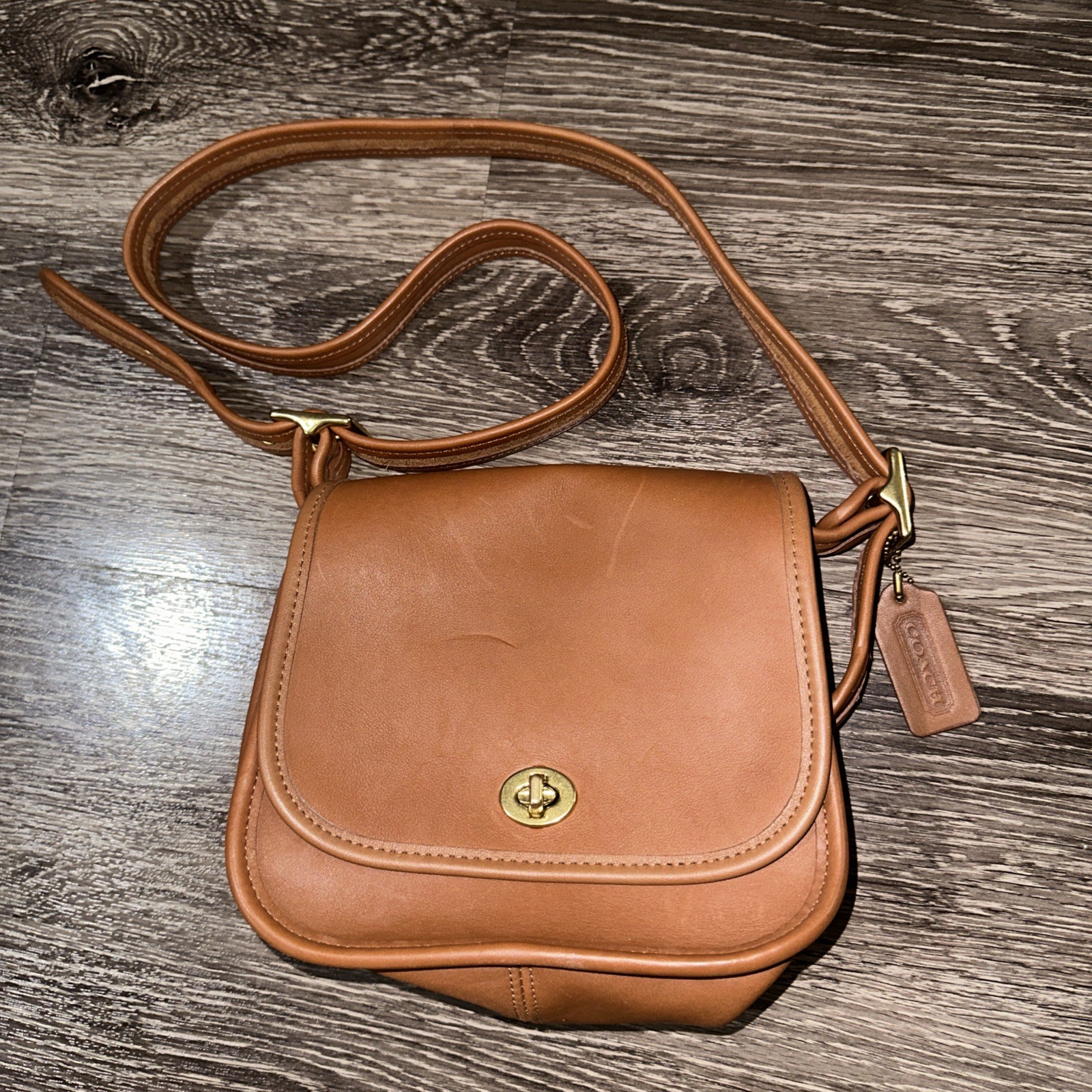 Vintage Coach 9965 Legacy Small Flap British Tan Leather Vintage Coach 9965 Legacy Small Flap British Tan Leather