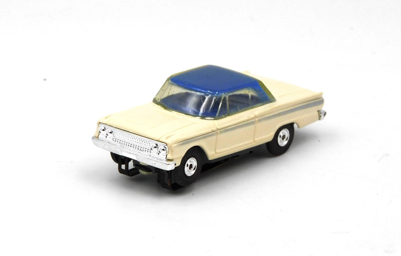 Aurora Thunderjet Ford Fairlane Hardtop slot car scale H0 1353 made in USA 1960s