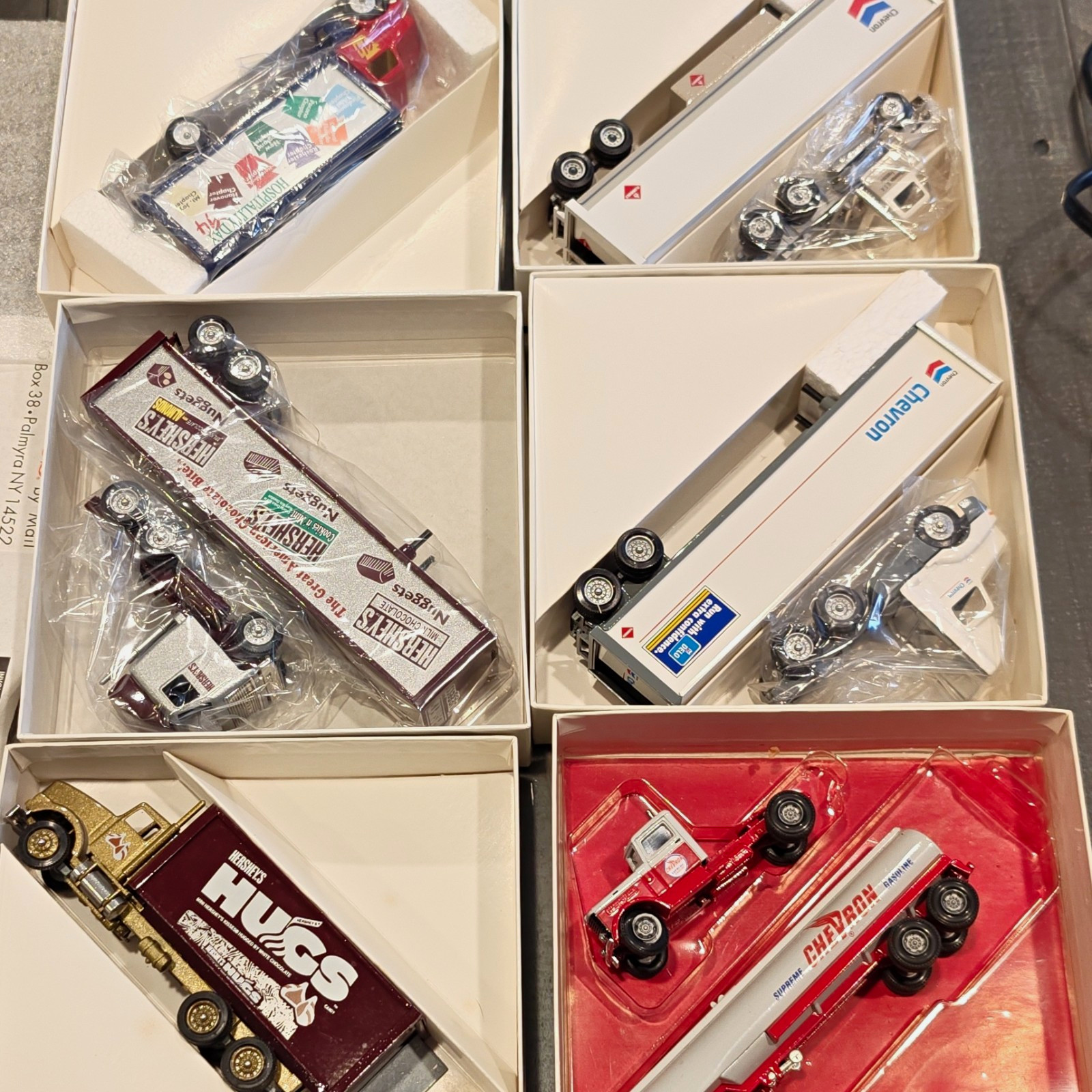 Winross 1:64 Semi Truck Advertising Lot Hershey\'s & Chevron Theme 1994