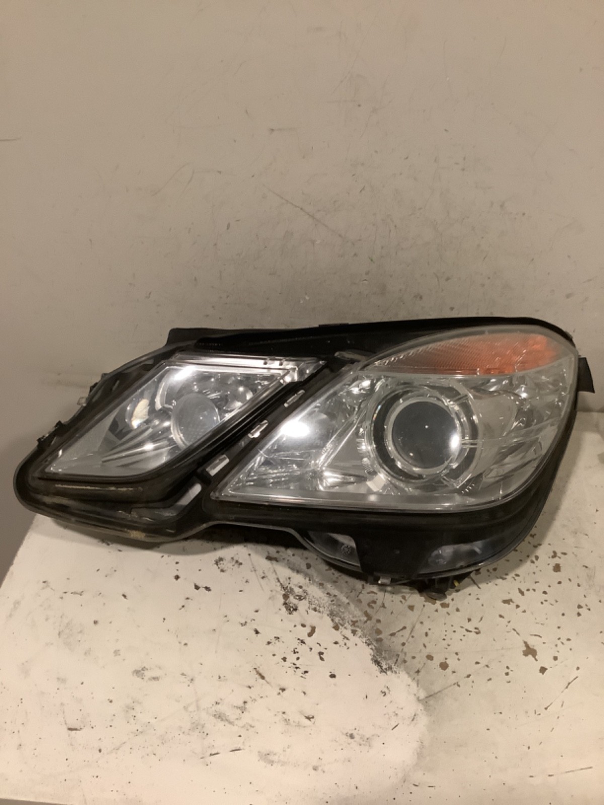 2010-2013 MERCEDES E350 E550 DRIVER LH  XENON HID HEADLIGHT OEM P/N-A 212 820 21