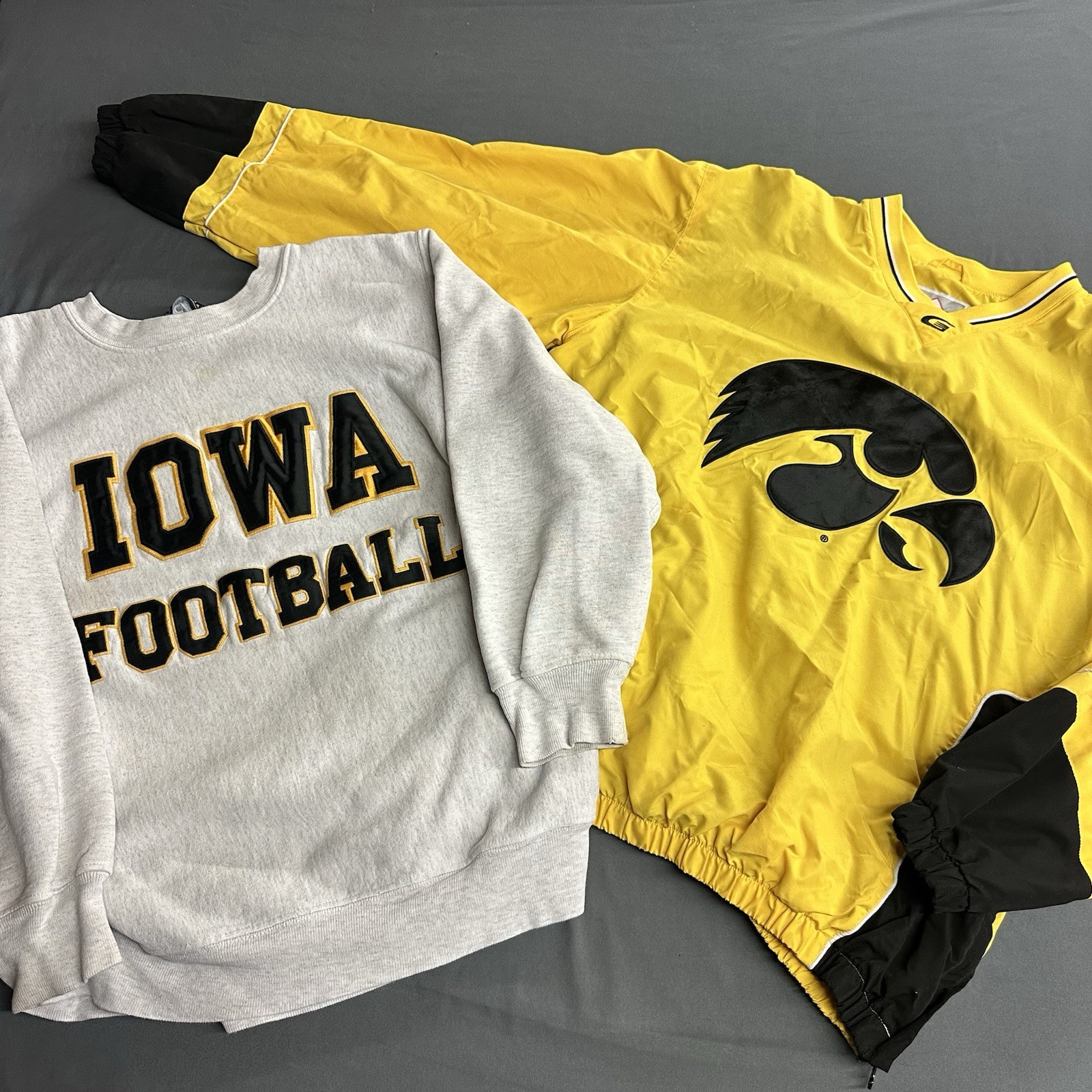 Vintage Iowa Hawkeyes Bundle Sweatshirt Men Medium Gray Crewneck Y2K Adult