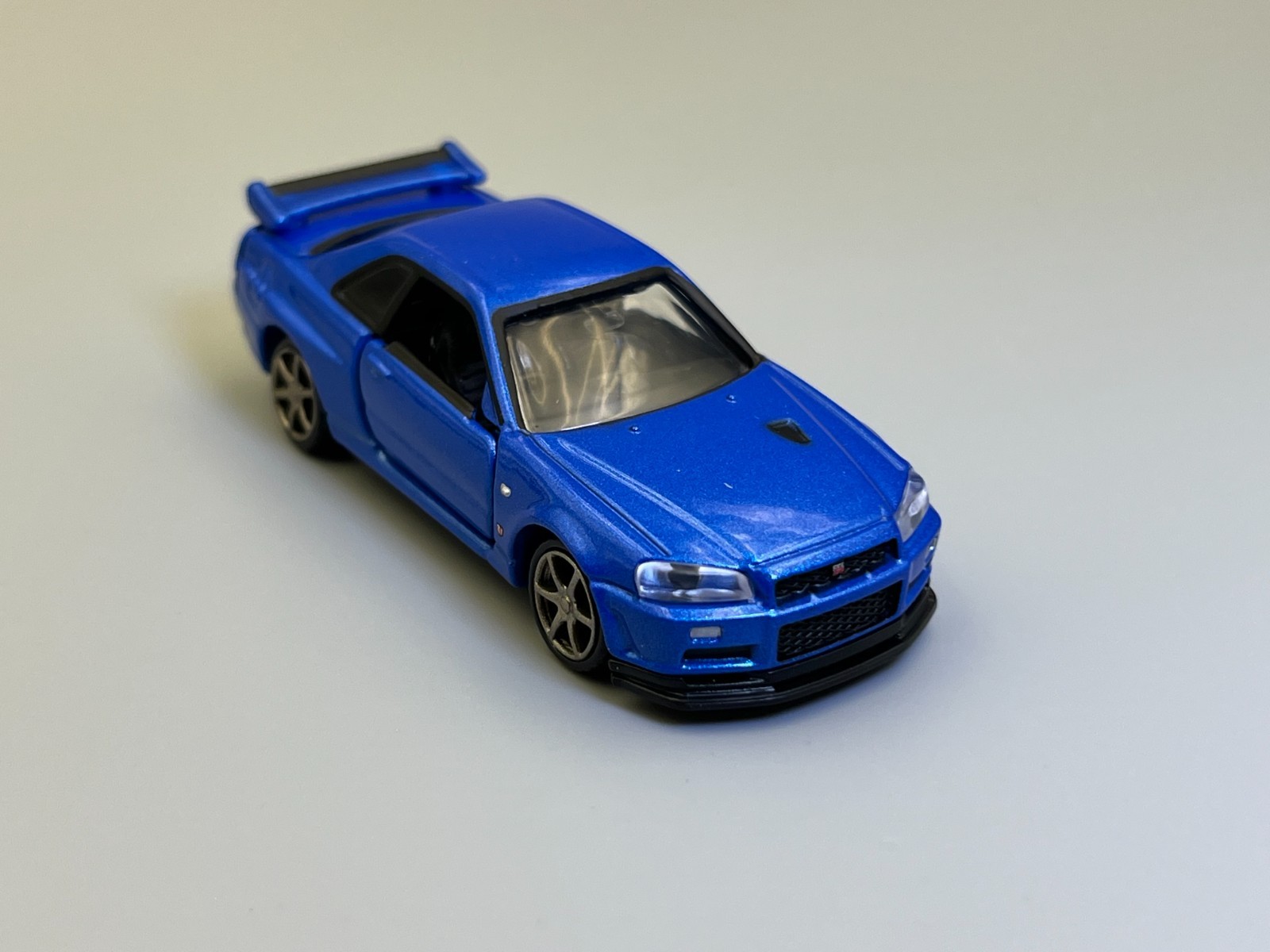 Nissan Skyline GT-R R34 V-Spec II Nur Tomica Premium #11 1/64 scale
