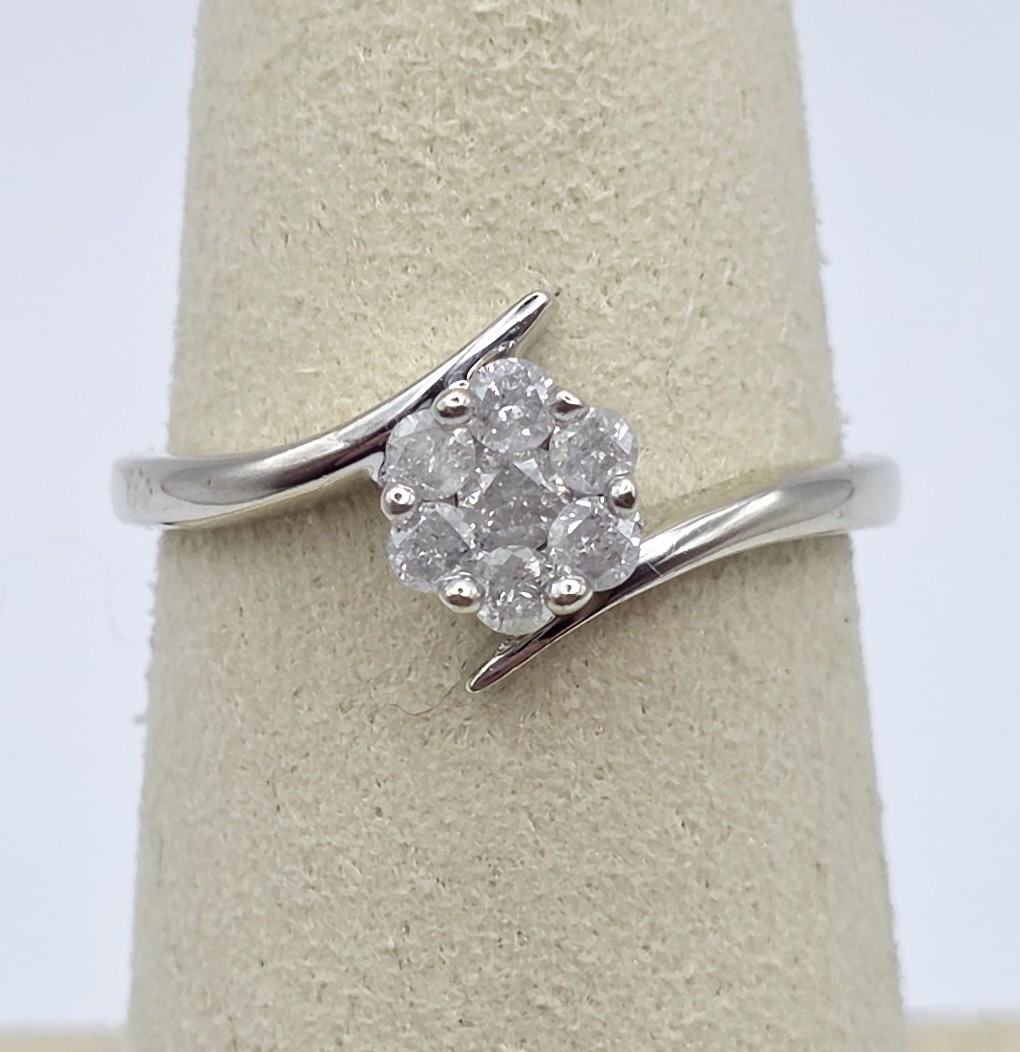 Vintage 10k White Gold Diamond Flower Rosette Cluster Bypass Cocktail Ring 7.25 