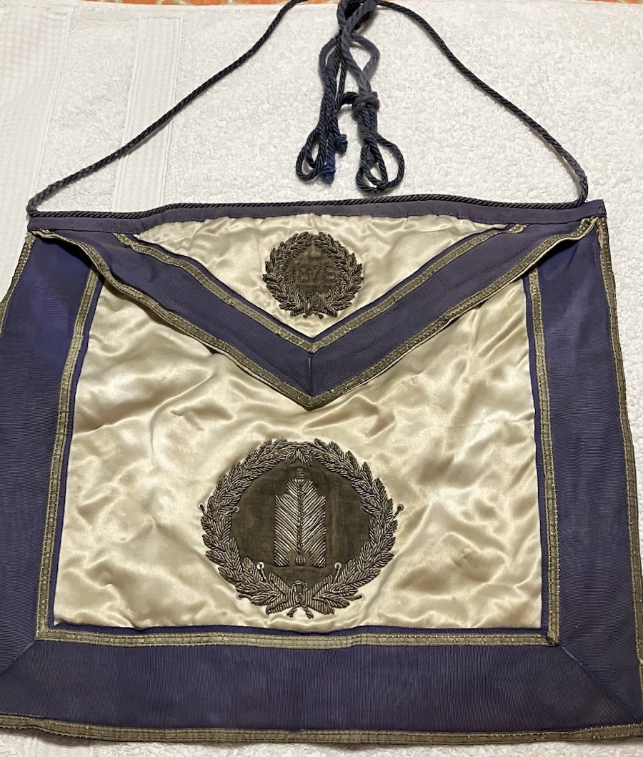 Antique RARE 1876 Masonic Apron Circa 1876 Apron central emblem 150yrs old