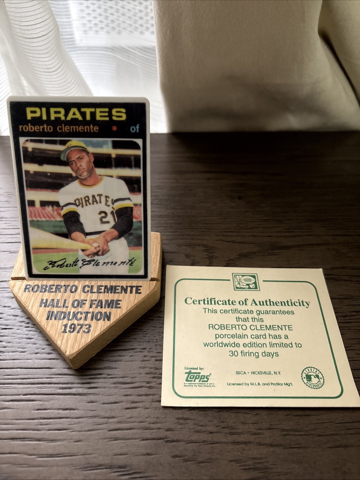 1971 Topps Roberto Clemente #630 Porcelain Baseball Card with Stand VERY RARE 1971 Topps Roberto Clemente #630 Porcelain Baseball Card with Stand VERY RARE