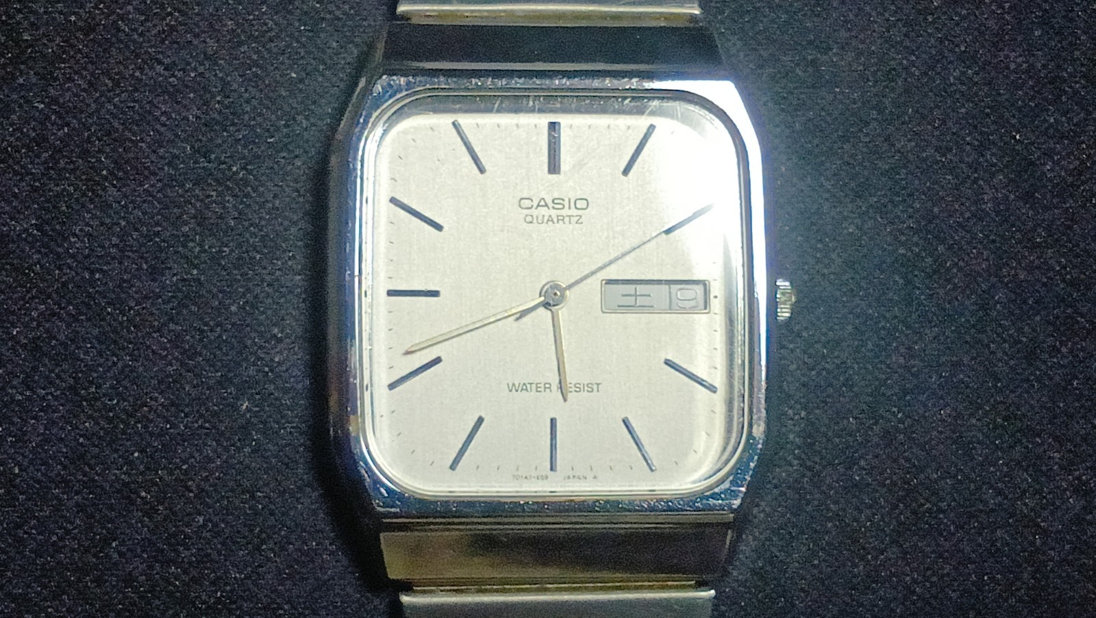 Vintage CASIO 709 MQ-518 Kanji Day Date Square Watch Original Band WORKS Retro