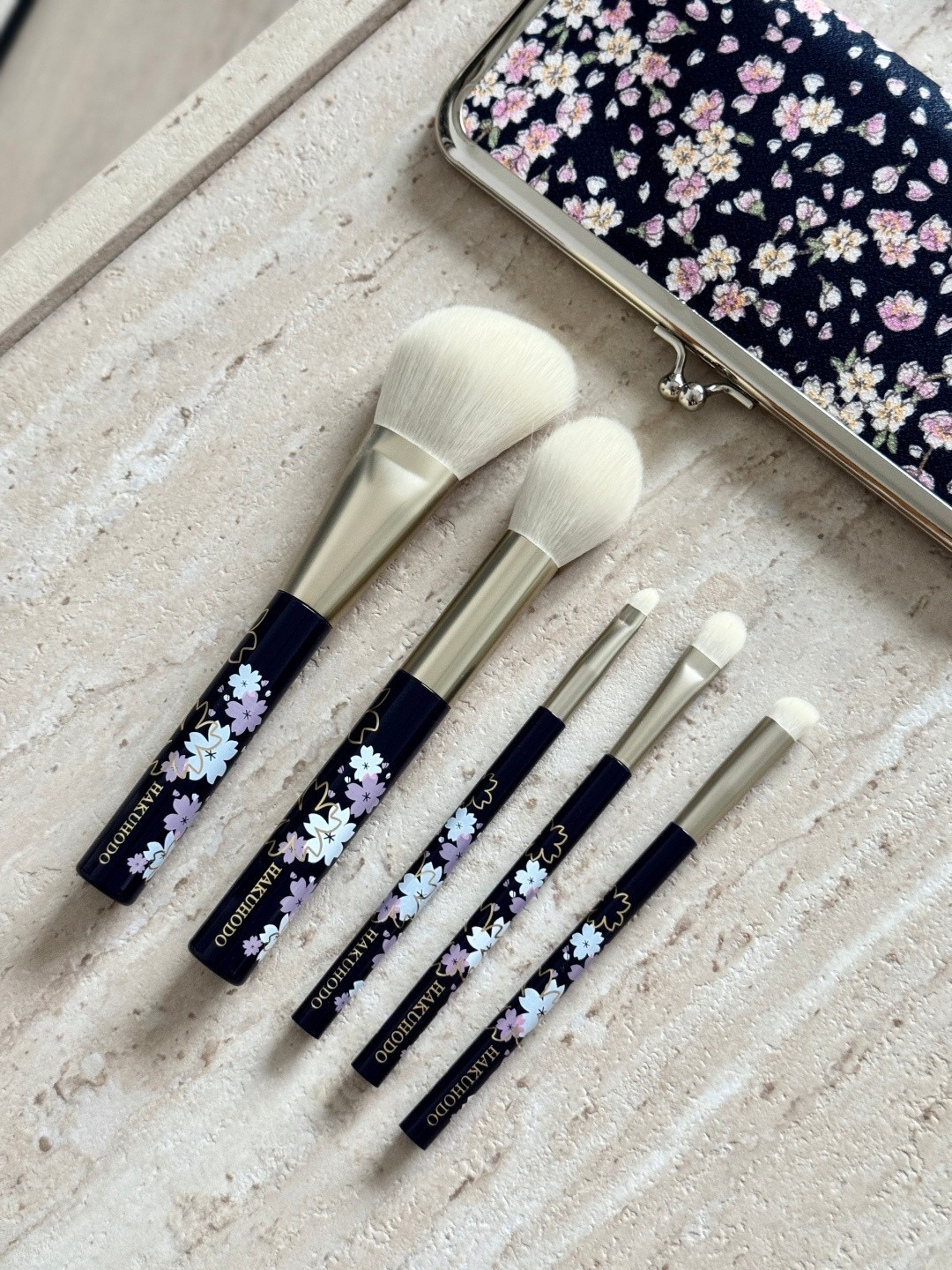 Hakuhodo Makeup Brush Set 5 pc - Sakura Limited Edition-with Sakura Pouch Hakuhodo Makeup Brush Set 5 pc - Sakura Limited Edition-with Sakura Pouch