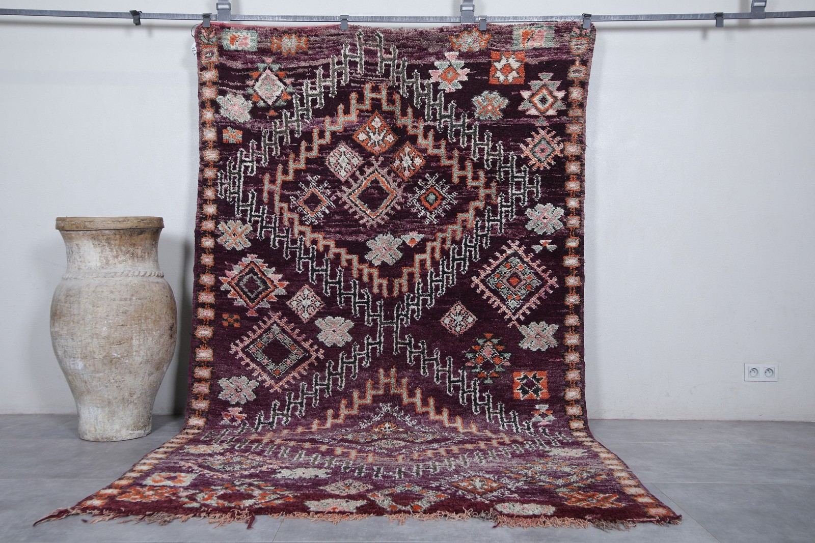 Handmade Moroccan Rug - 5.8 x 9.9 ft | Luxurious Vintage Design