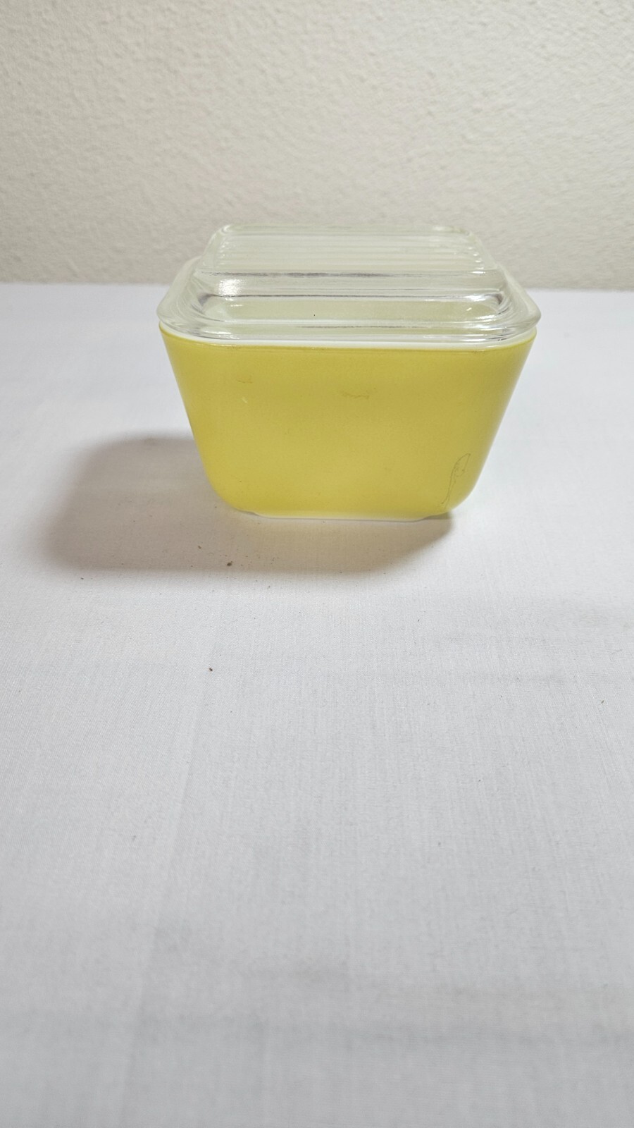 PYREX Verde Yellow 501 B 1 1/2 Cup Refrigerator Dish with Glass Lid Vintage PYREX Verde Yellow 501 B 1 1/2 Cup Refrigerator Dish with Glass Lid Vintage