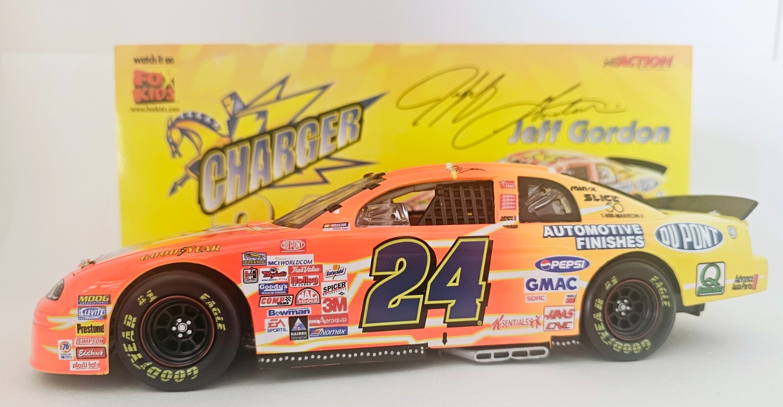 1999 ACTION 1/18 JEFF GORDON #24 DUPONT NASCAR RACERS SPECIAL PAINT SCHEME
