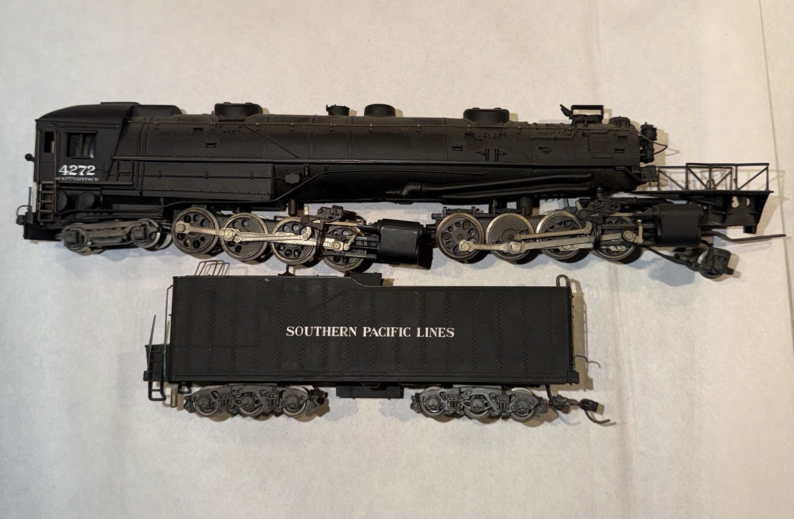 Rivarossi HO Scale 4-8-8-2 Cab Forward Steam Engine Model Train #4272 SP Rivarossi HO Scale 4-8-8-2 Cab Forward Steam Engine Model Train #4272 SP