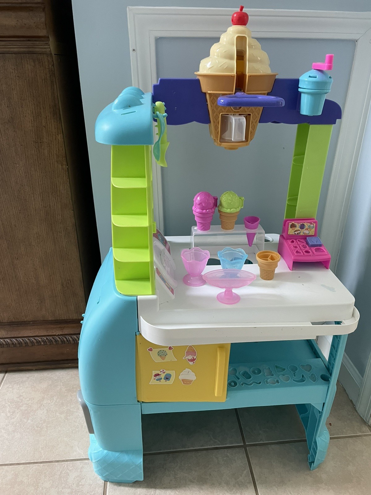 Play-Doh Kitchen Creations Ultimate Ice Cream Truck Playset Play-Doh Kitchen Creations Ultimate Ice Cream Truck Playset