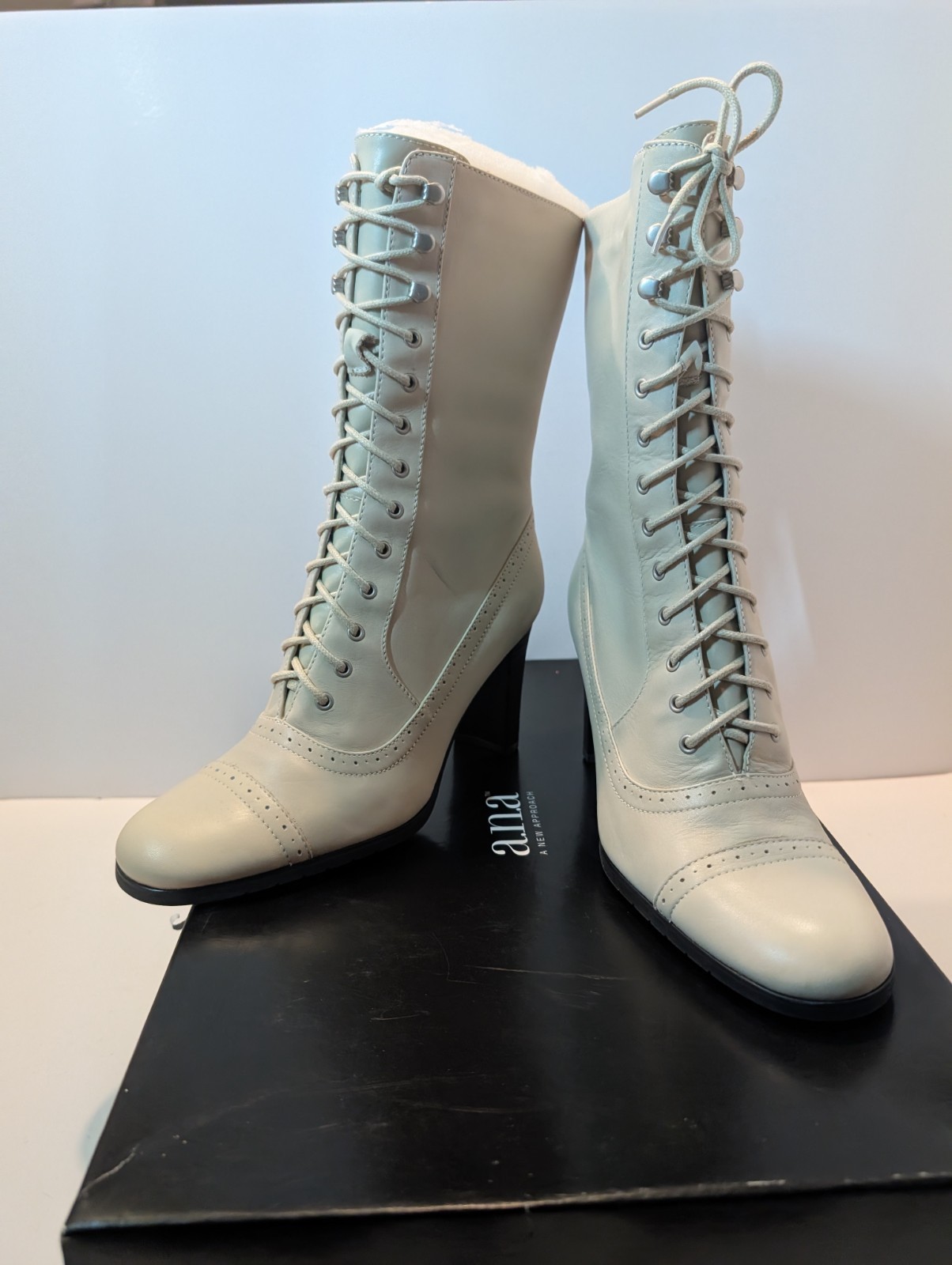A New Approach Women\'s A.N.A MARIE Chelsea Boots Florence Bone Sz 8M(b) White S4