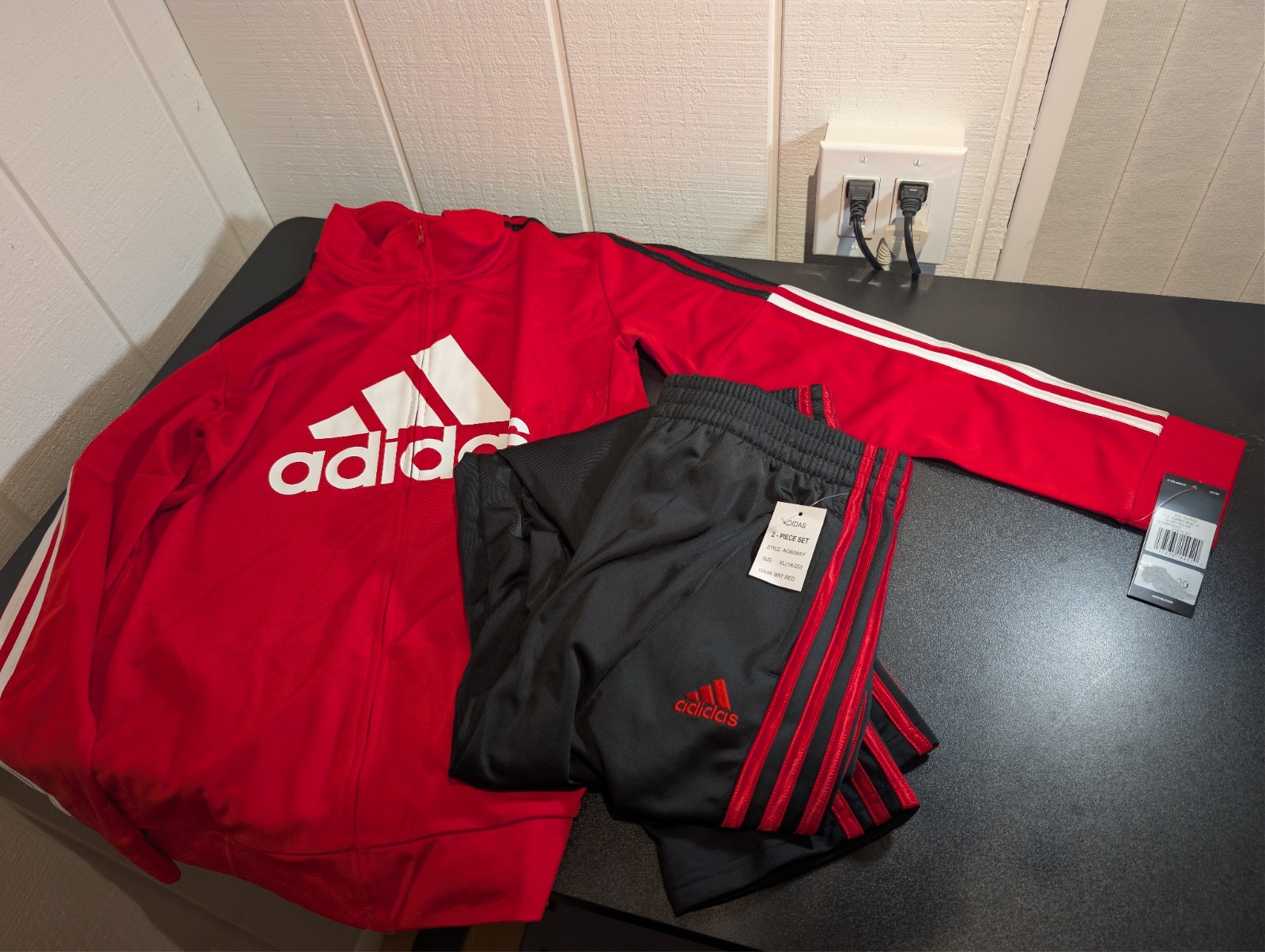 Adidas Boys 3-Stripes Tricot Tracksuit Set Red Black White Youth XL AG6585Y Adidas Boys 3-Stripes Tricot Tracksuit Set Red Black White Youth XL AG6585Y