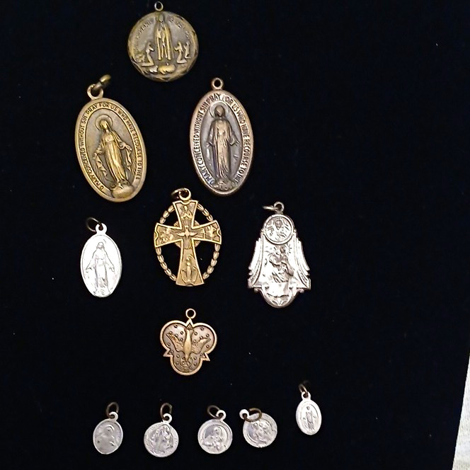 Vintage Christian Religious Medals & Catholic Pendants Lot, Mixed Metals