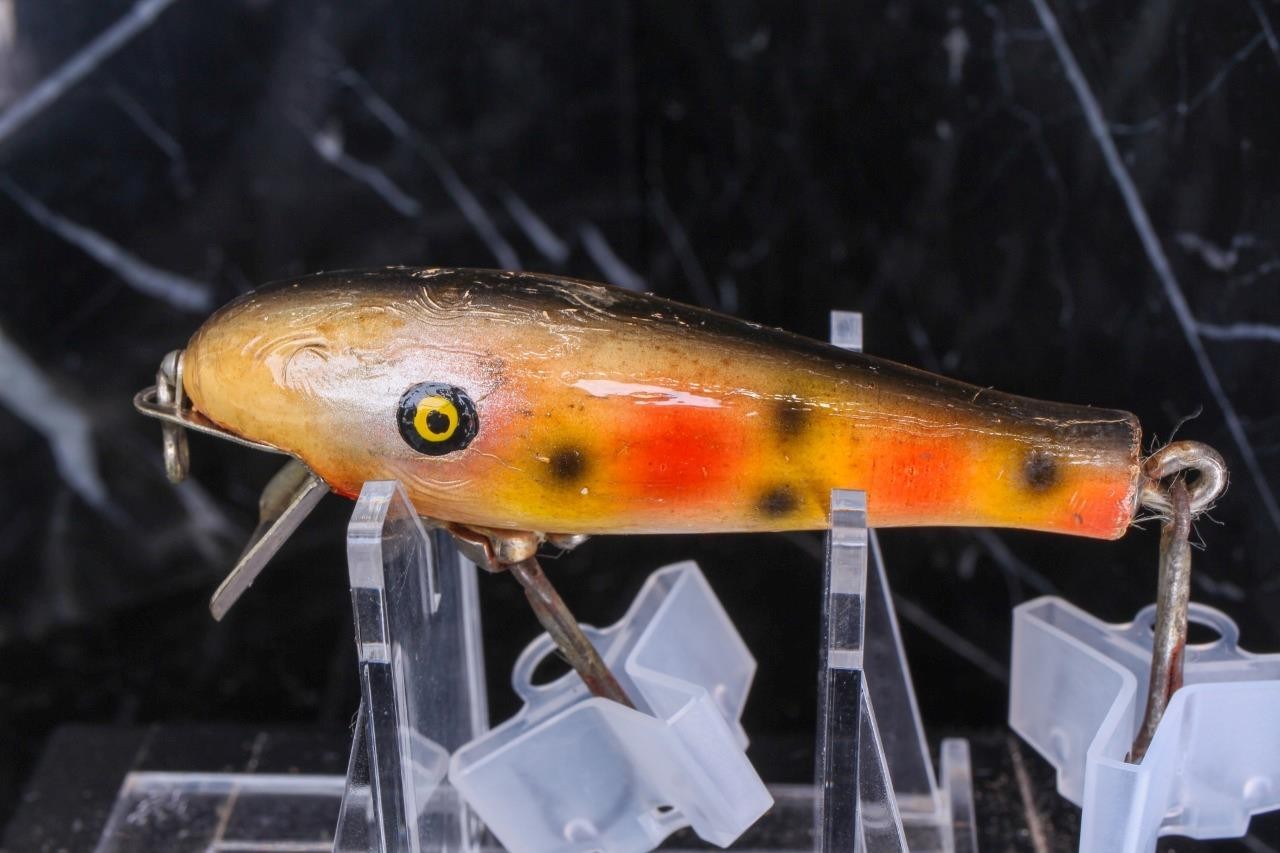 PFLUEGER PALOMINE USE CLOWN COLOR  WOOD FISHING LURE