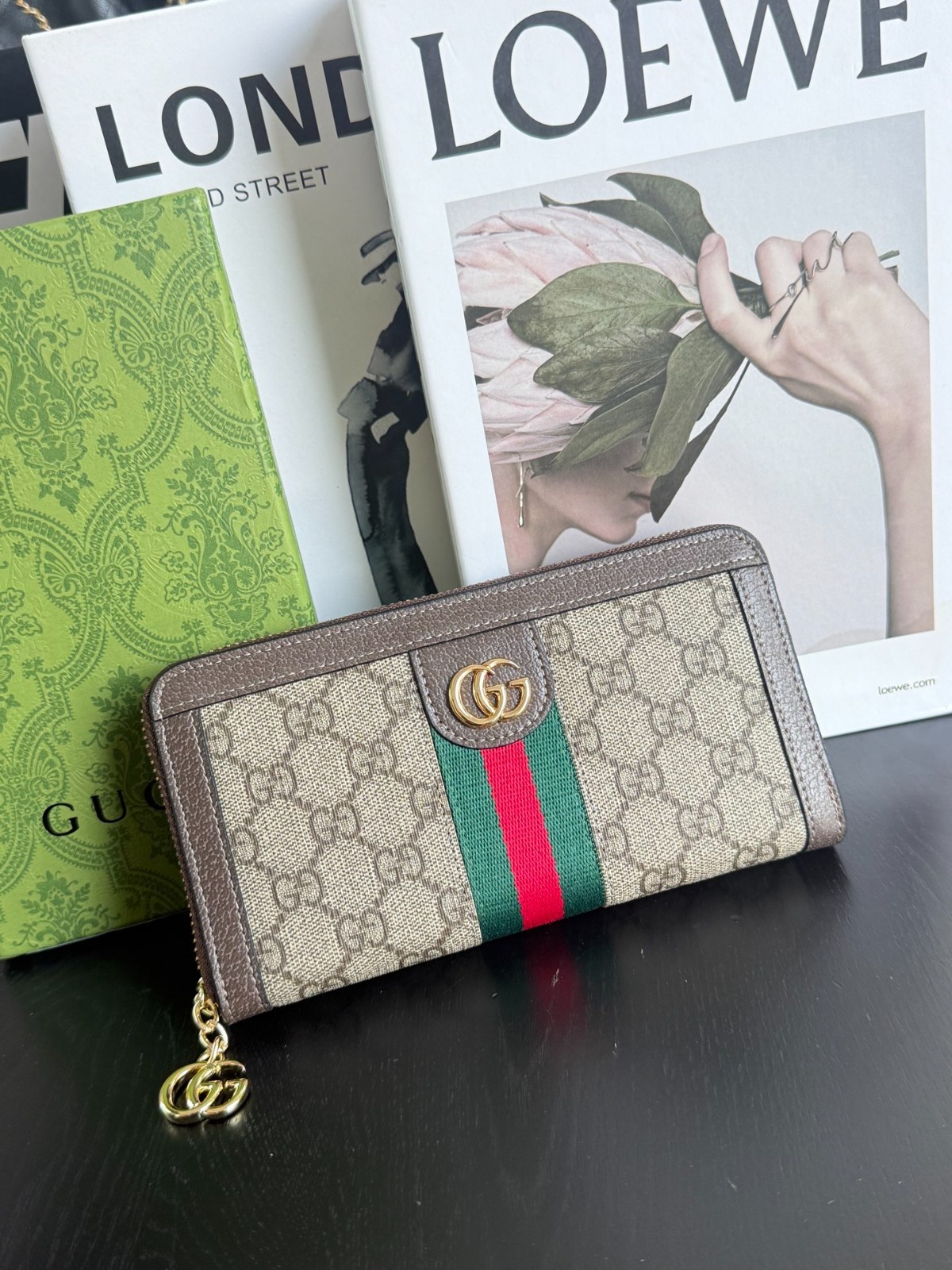 Ophidia GG Zip Around Wallet Beige GG Supreme Canvas Leather With Box NEW. Ophidia GG Zip Around Wallet Beige GG Supreme Canvas Leather With Box NEW.