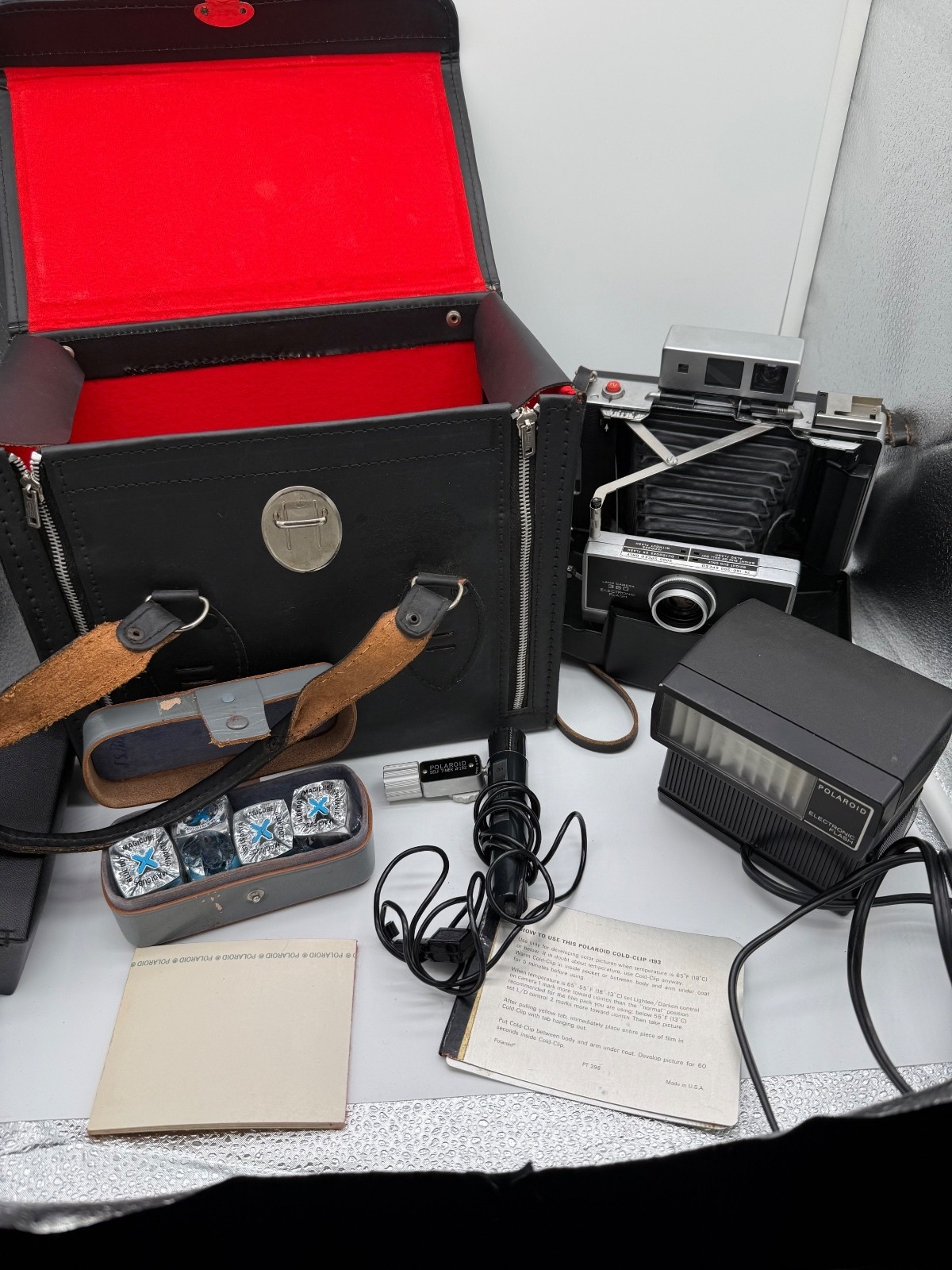 Vintage Polaroid 360 Automatic Land Camera Kit w/ Red Case Flash Cold Clip LOT Vintage Polaroid 360 Automatic Land Camera Kit w/ Red Case Flash Cold Clip LOT