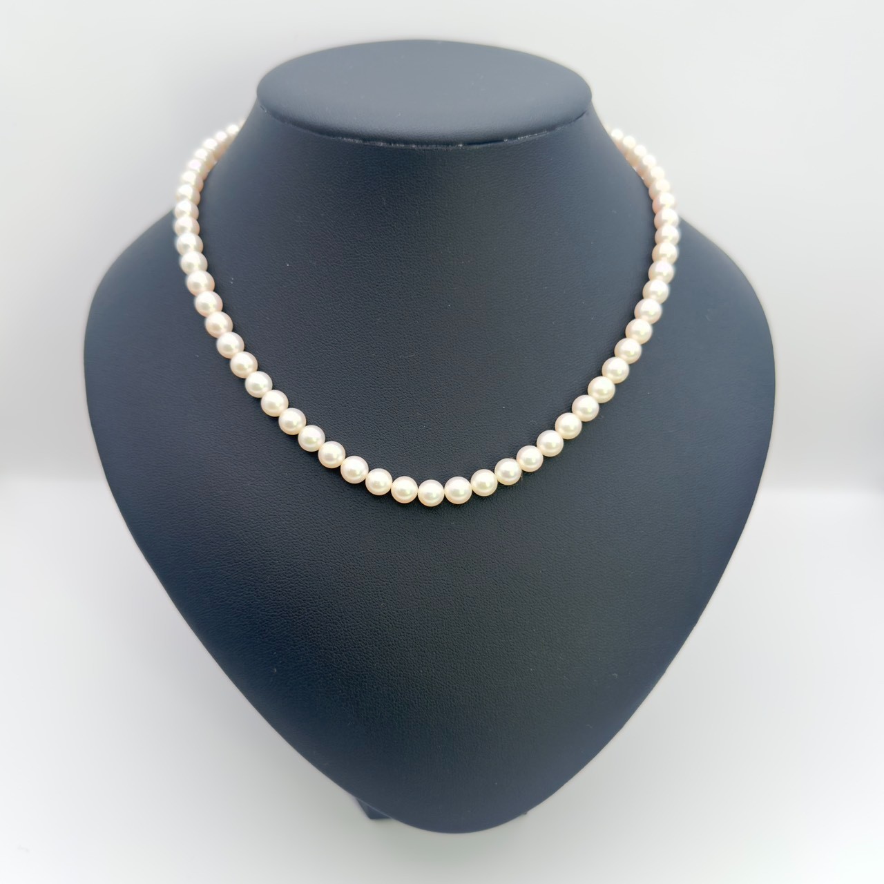 Authentic TASAKI Akoya Pearl 6.0-6.4mm Necklace Silver SV 42cm 16.5\ Authentic TASAKI Akoya Pearl 6.0-6.4mm Necklace Silver SV 42cm 16.5\