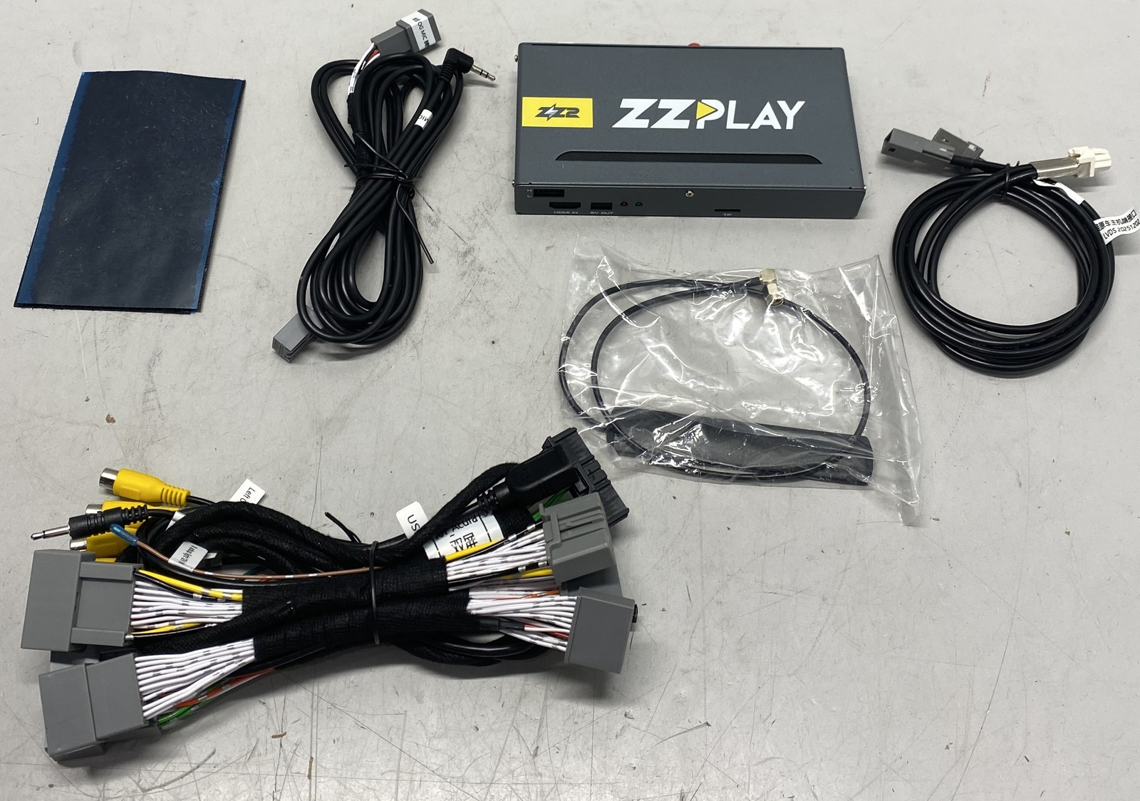 ZZ2 ATZ-ACH Wireless CarPlay and Android Auto