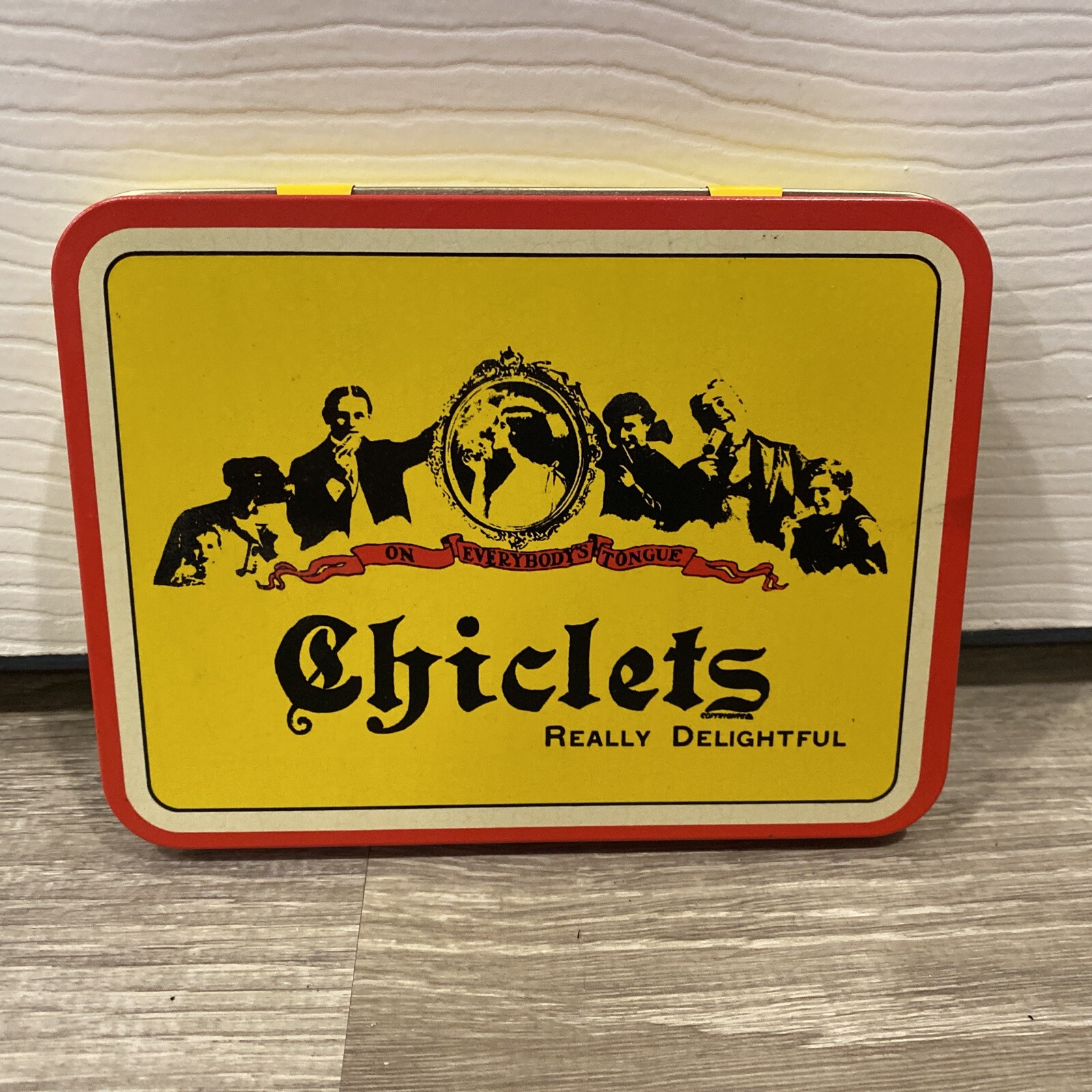 Vintage Chicklets Chewing Gum Tin w/ ALL 6 packets of Gum 1994 COMPLETE Vintage Chicklets Chewing Gum Tin w/ ALL 6 packets of Gum 1994 COMPLETE