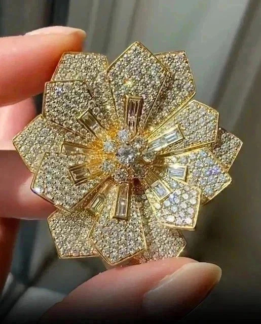 4.3Ct Round Cut Lab Created Diamond Women\'s Flower Brooch 14K Yellow Gold Plated