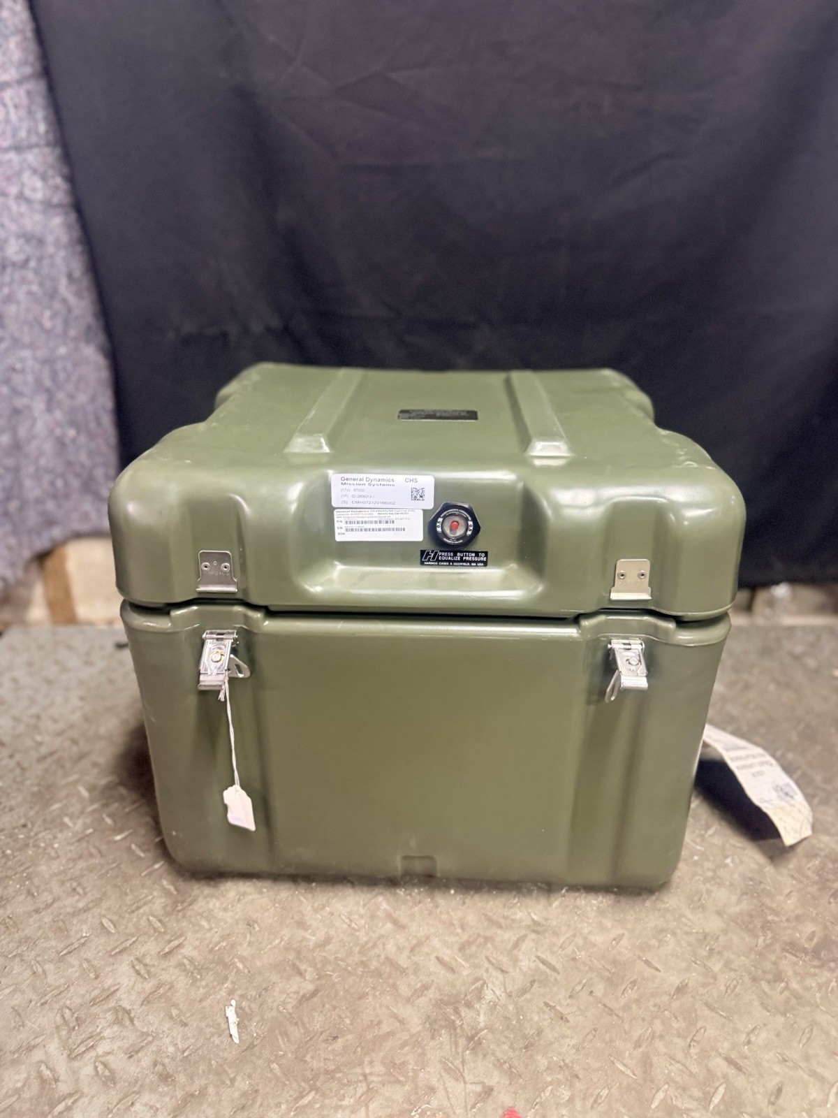 Hardigg Footlocker Green Case  Military Waterproof Great Conditon 16x16x14