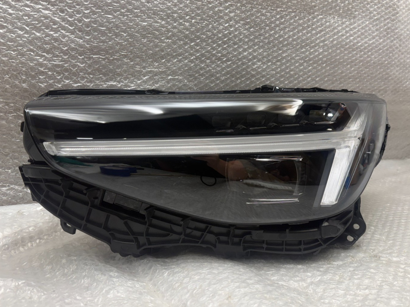MINT 2023-2026 VOLVO XC40 LEFT SIDE HEADLIGHT PROJECTOR PIXEL LED OEM 32140435