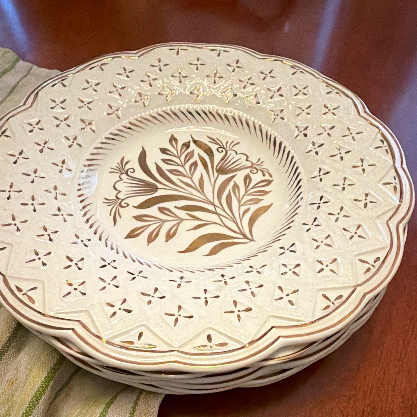 Wedgwood Williamsburg 6 Floral Round Plate White Brown Ceramic Glossy cMH 5522