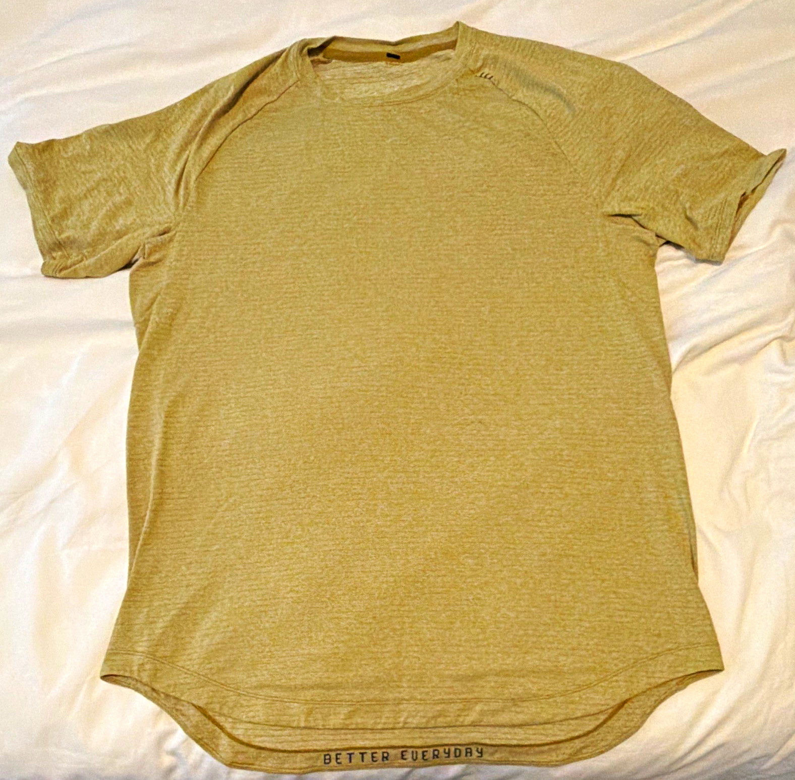 Lululemon Men’s Lightweight Polyester Athletic Fit Tee Beige XL Lululemon Men’s Lightweight Polyester Athletic Fit Tee Beige XL
