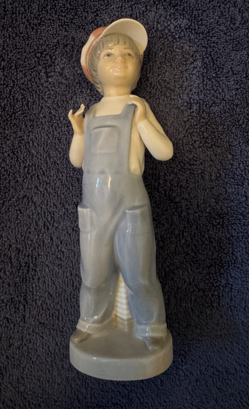 LLADRO Spain Figurine Boy from Madrid #4898 Little Boy in Overalls w/Accordion LLADRO Spain Figurine Boy from Madrid #4898 Little Boy in Overalls w/Accordion